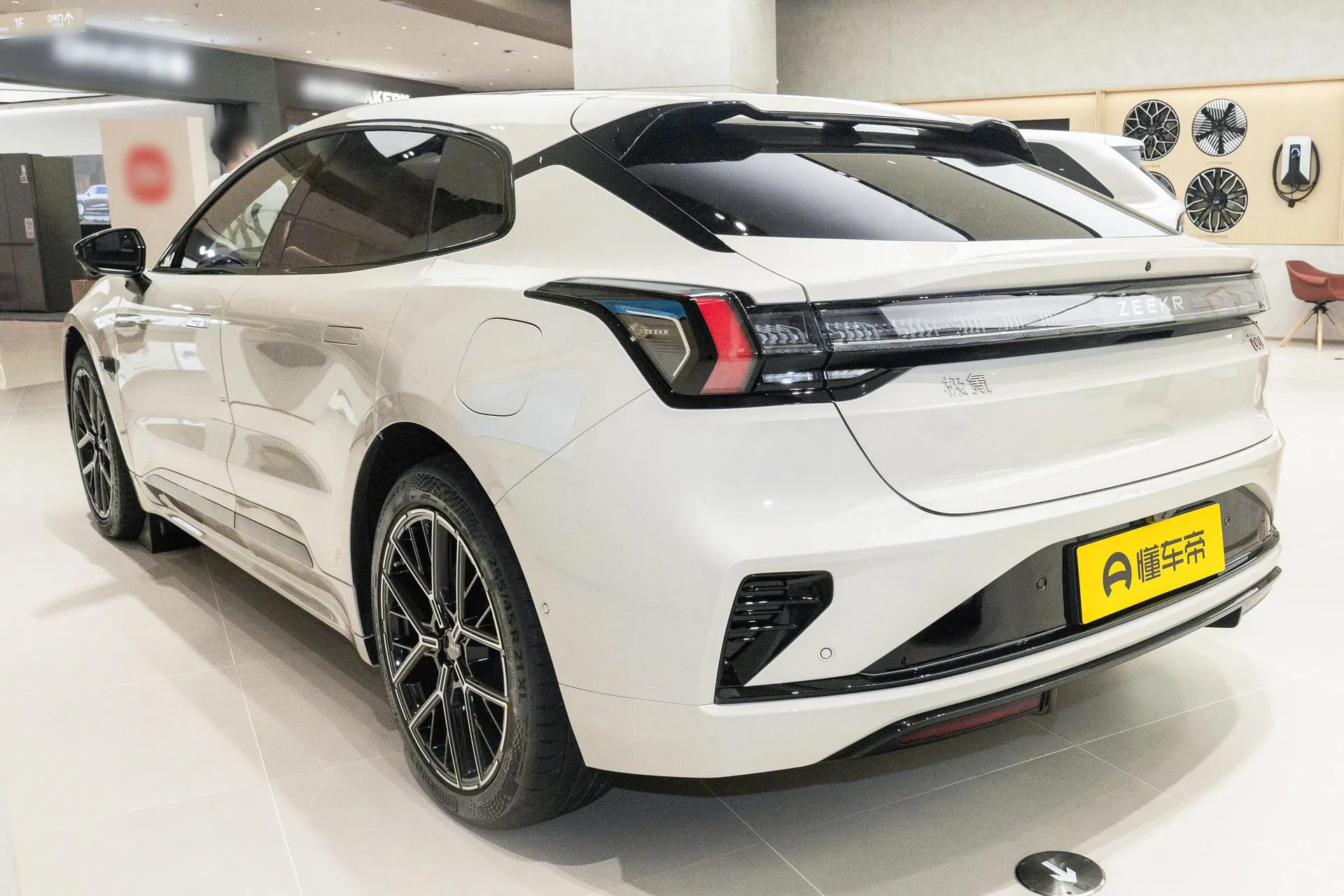  001 Max 95kWh AWD