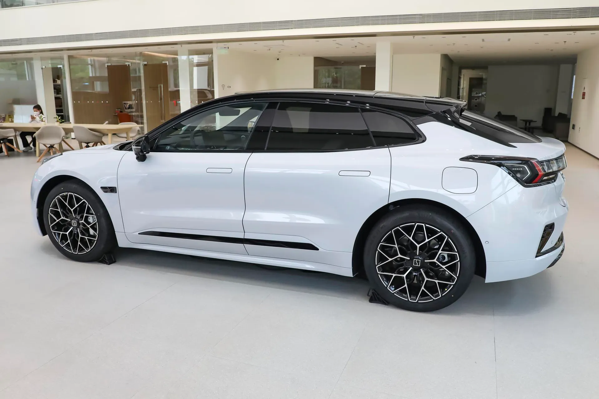  001 Max 103kWh RWD