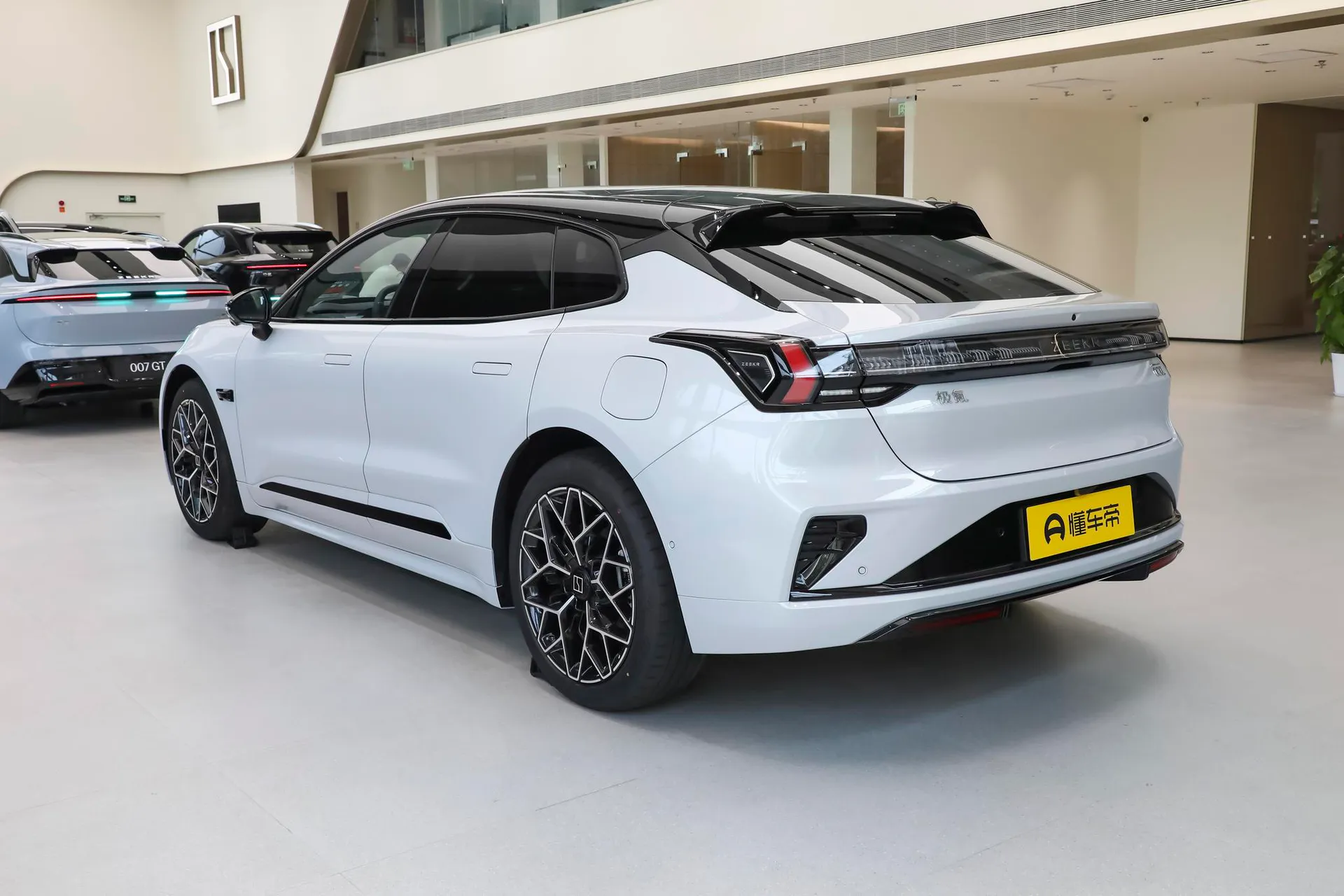  001 Max 103kWh RWD