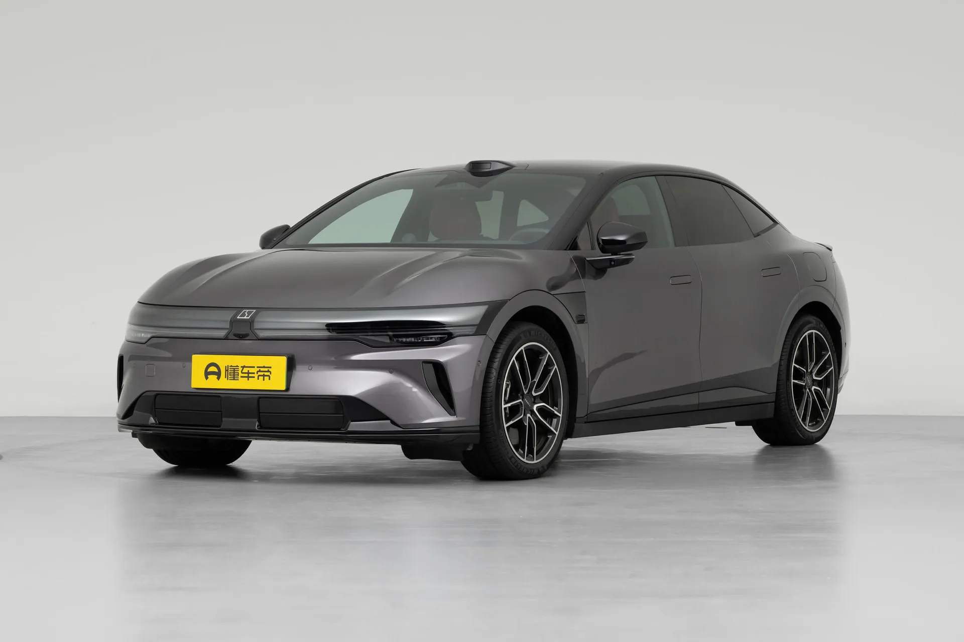  007 RWD Max 75kWh