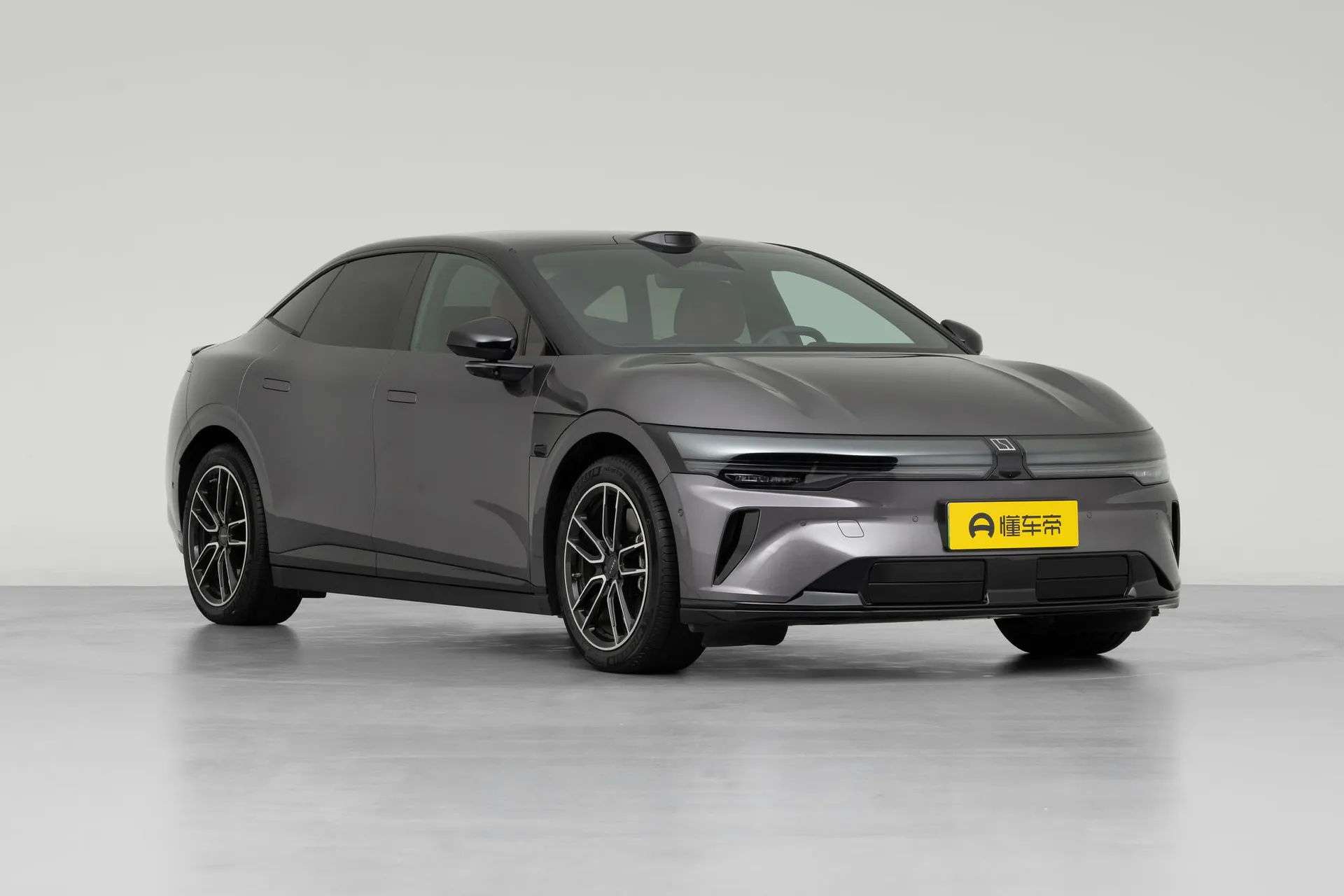  007 RWD Max 75kWh