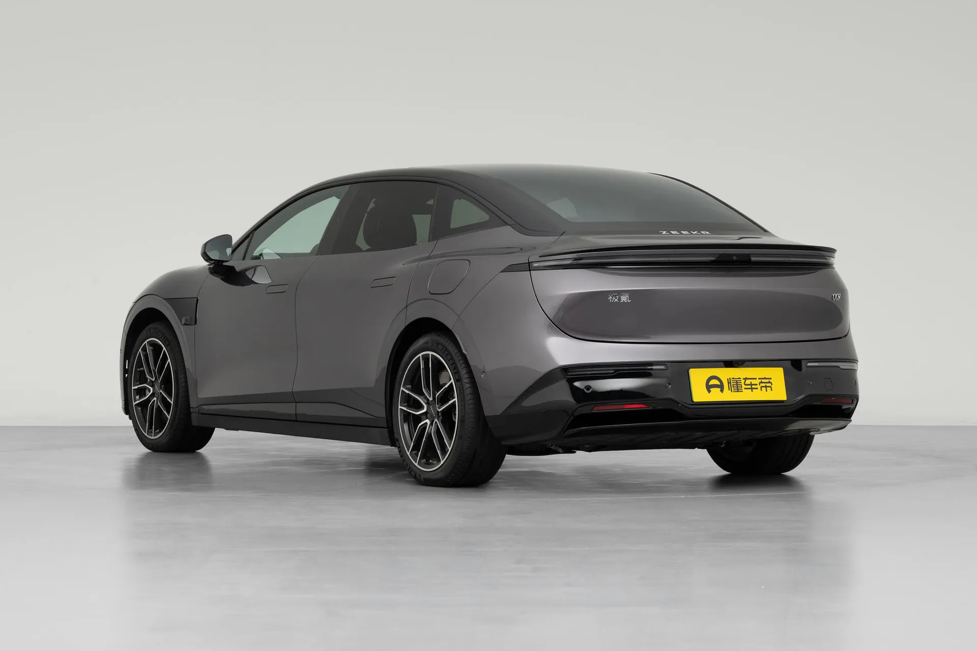  007 RWD Max 75kWh