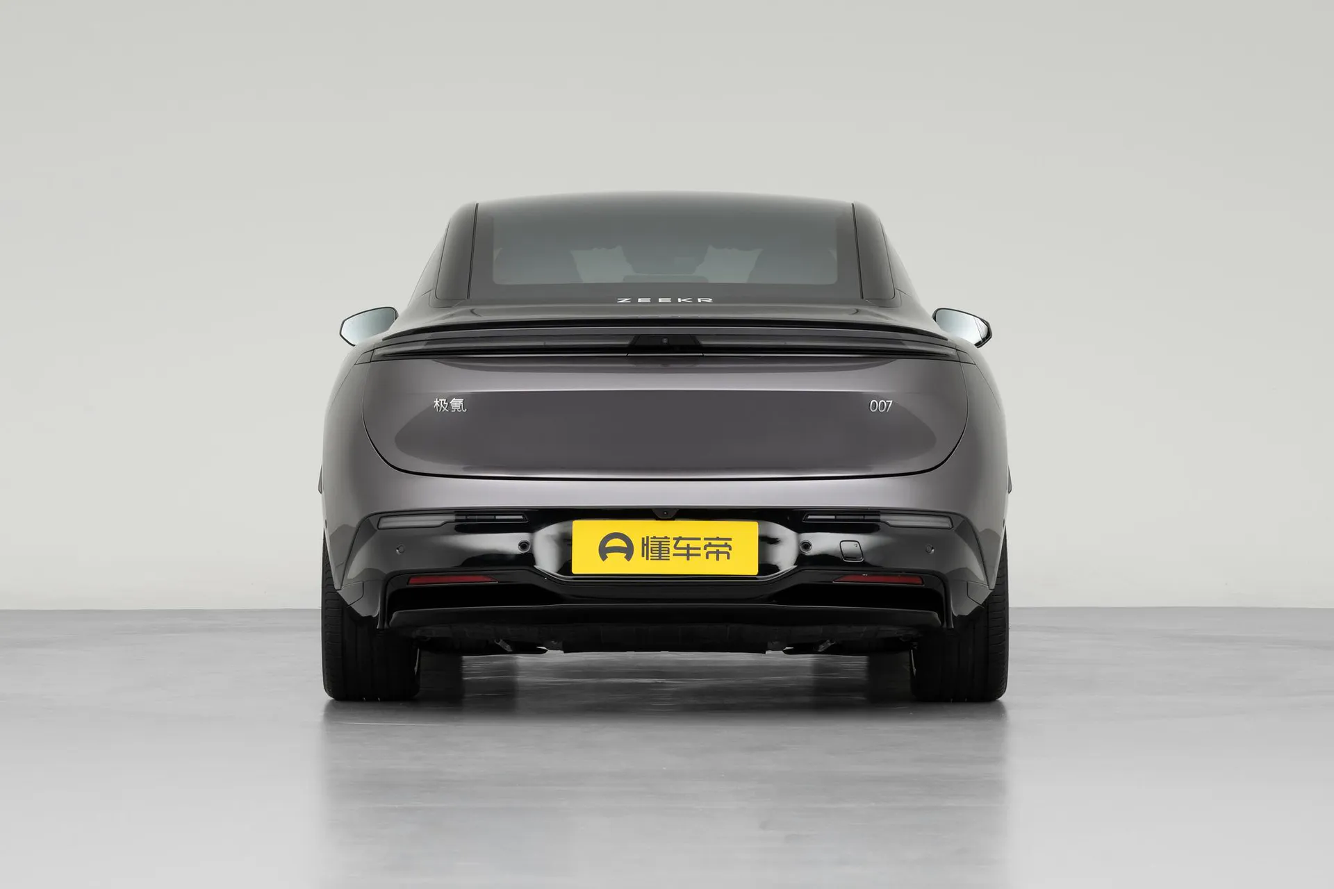 007 RWD Max 75kWh