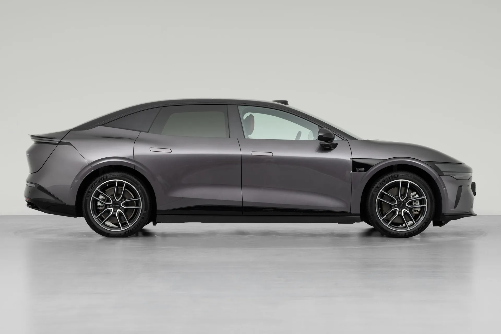  007 RWD Max 75kWh
