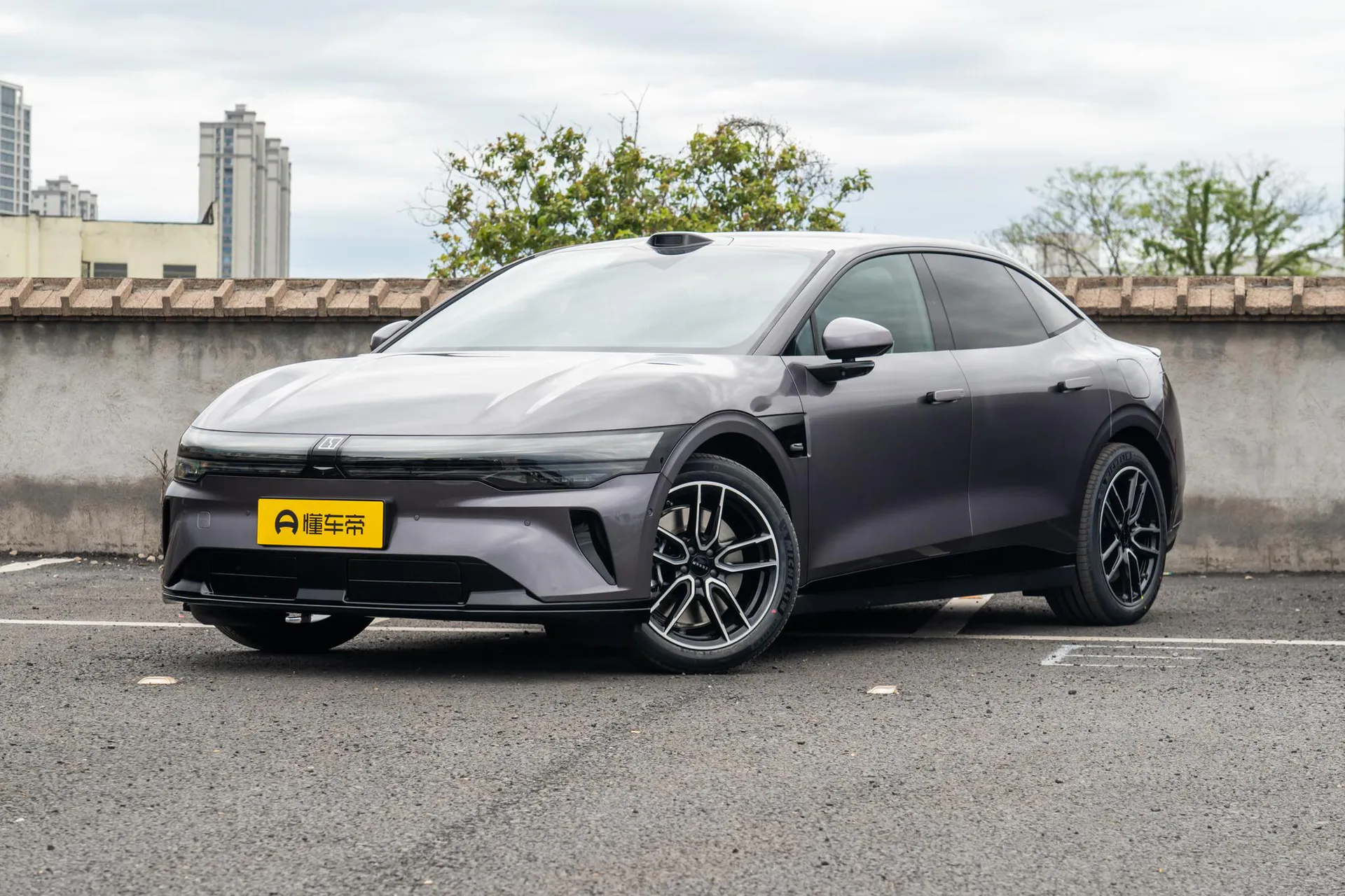  007 RWD Max 75kWh