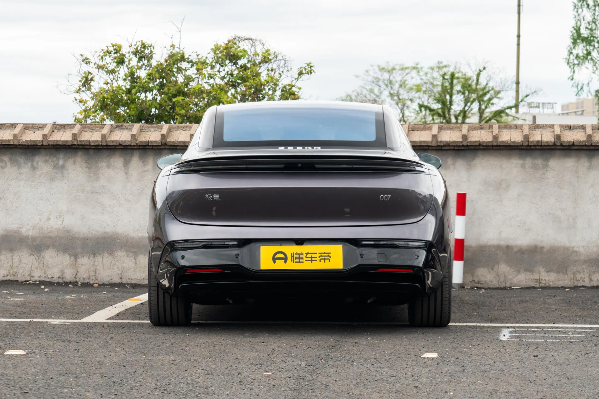  007 RWD Max 75kWh