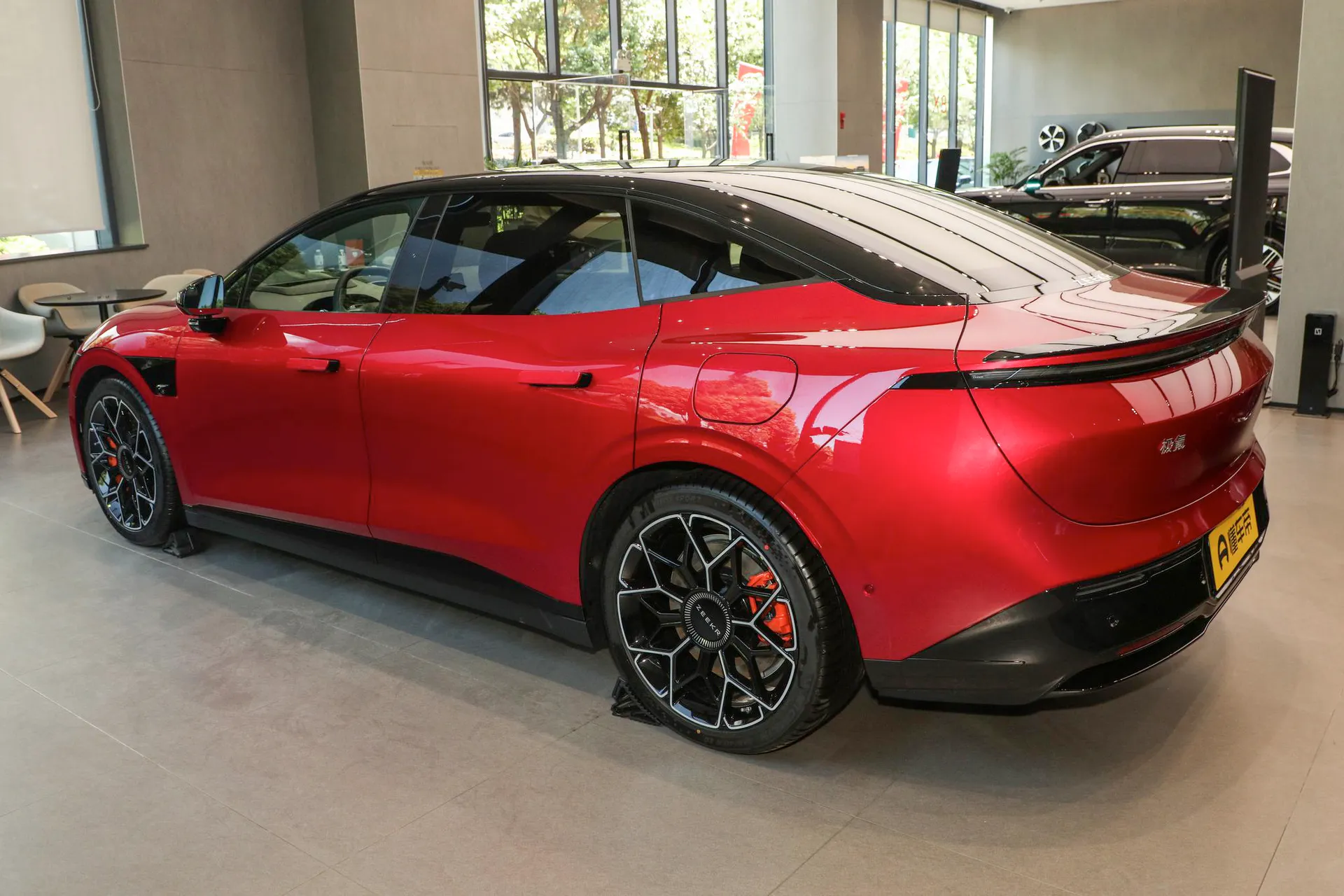  007 RWD Max 75kWh
