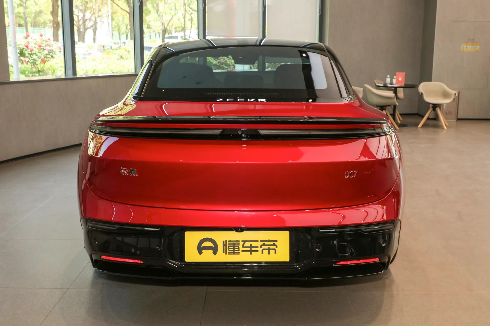  007 RWD Max 75kWh