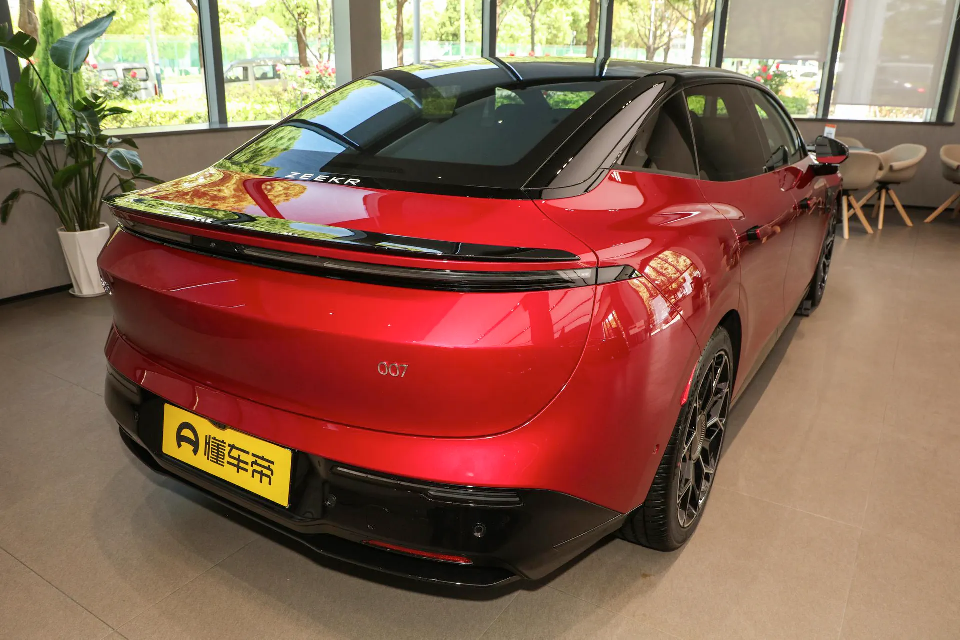  007 RWD Max 75kWh