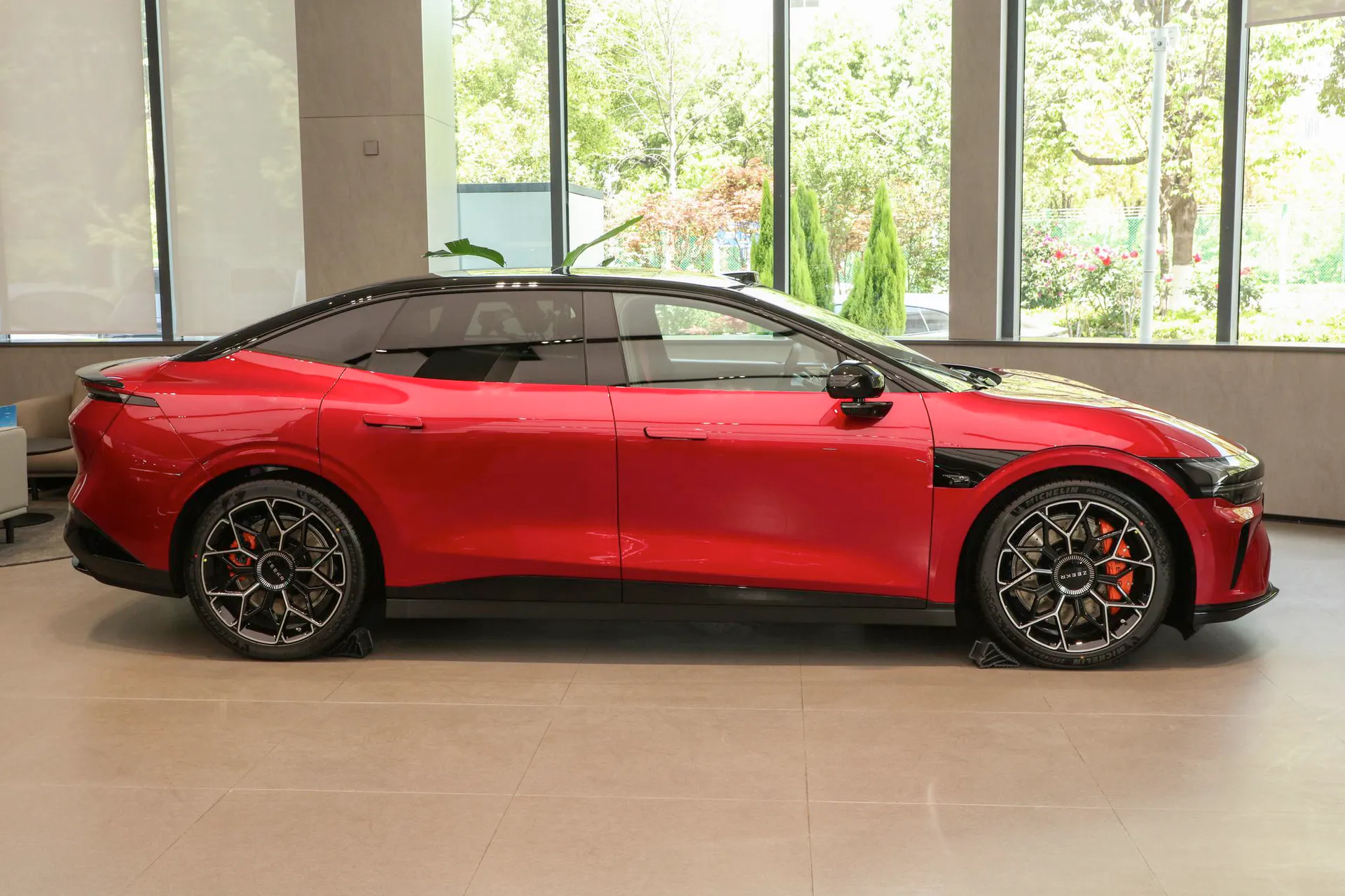  007 RWD Max 75kWh