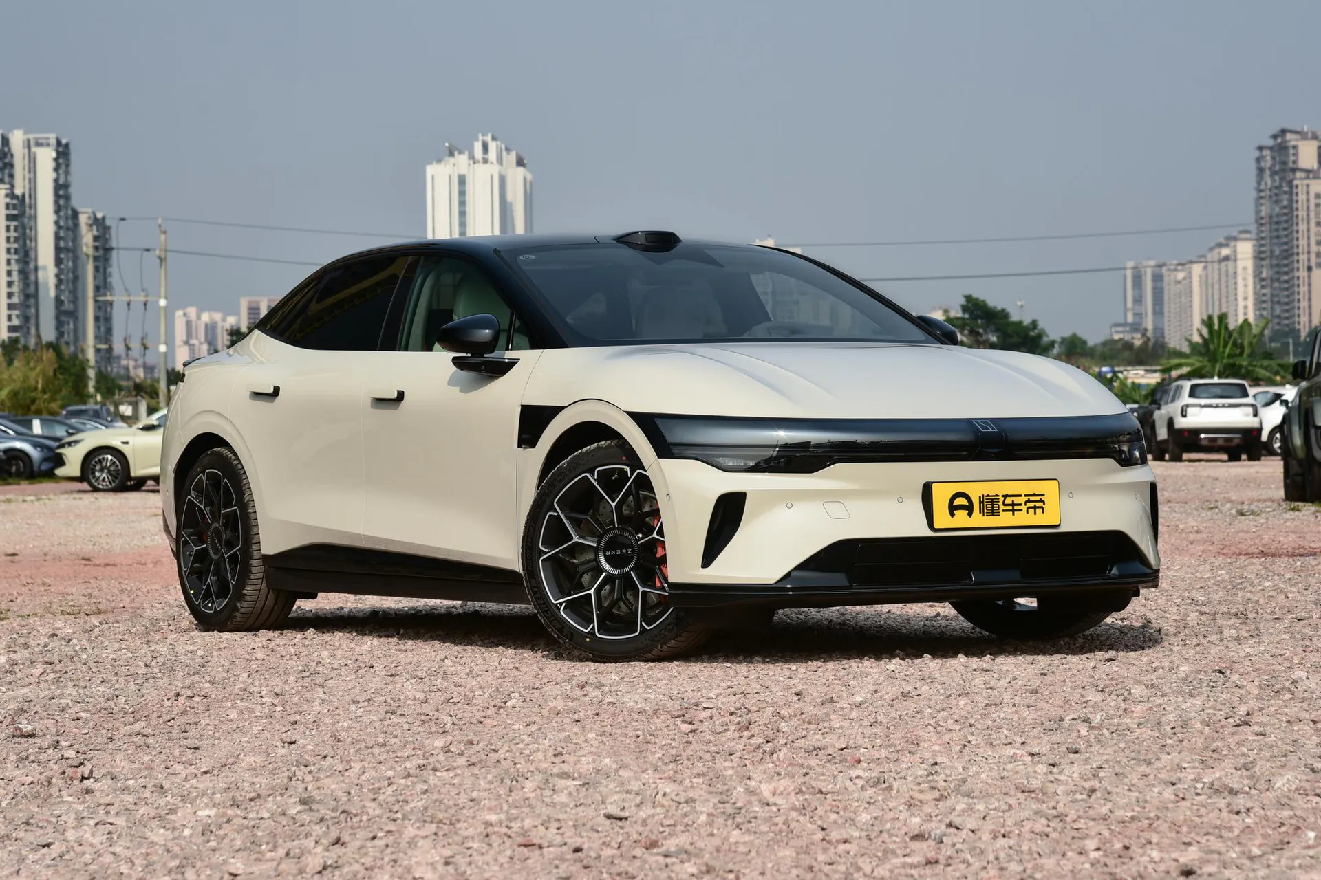  007 RWD Max 75kWh