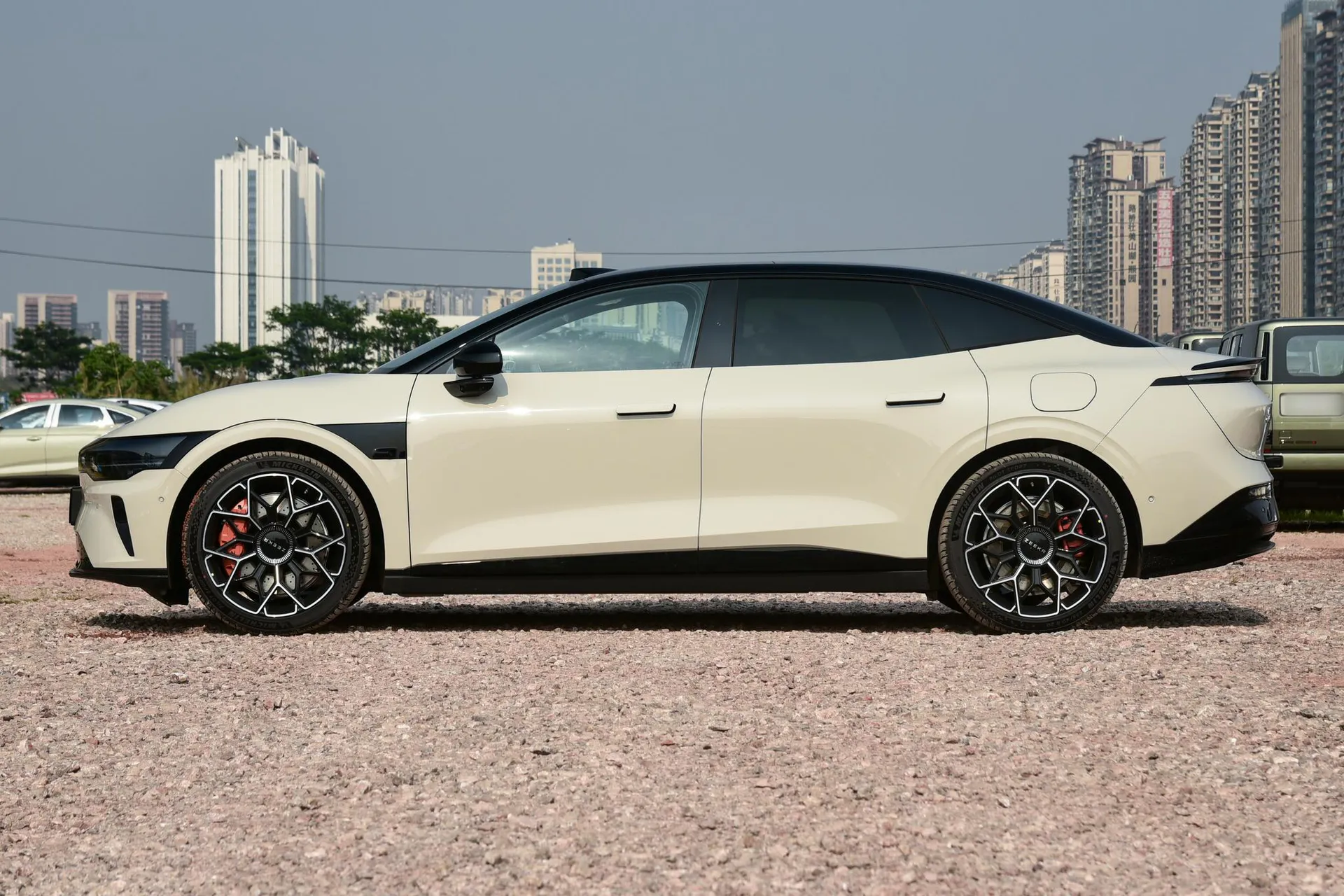  007 RWD Max 75kWh