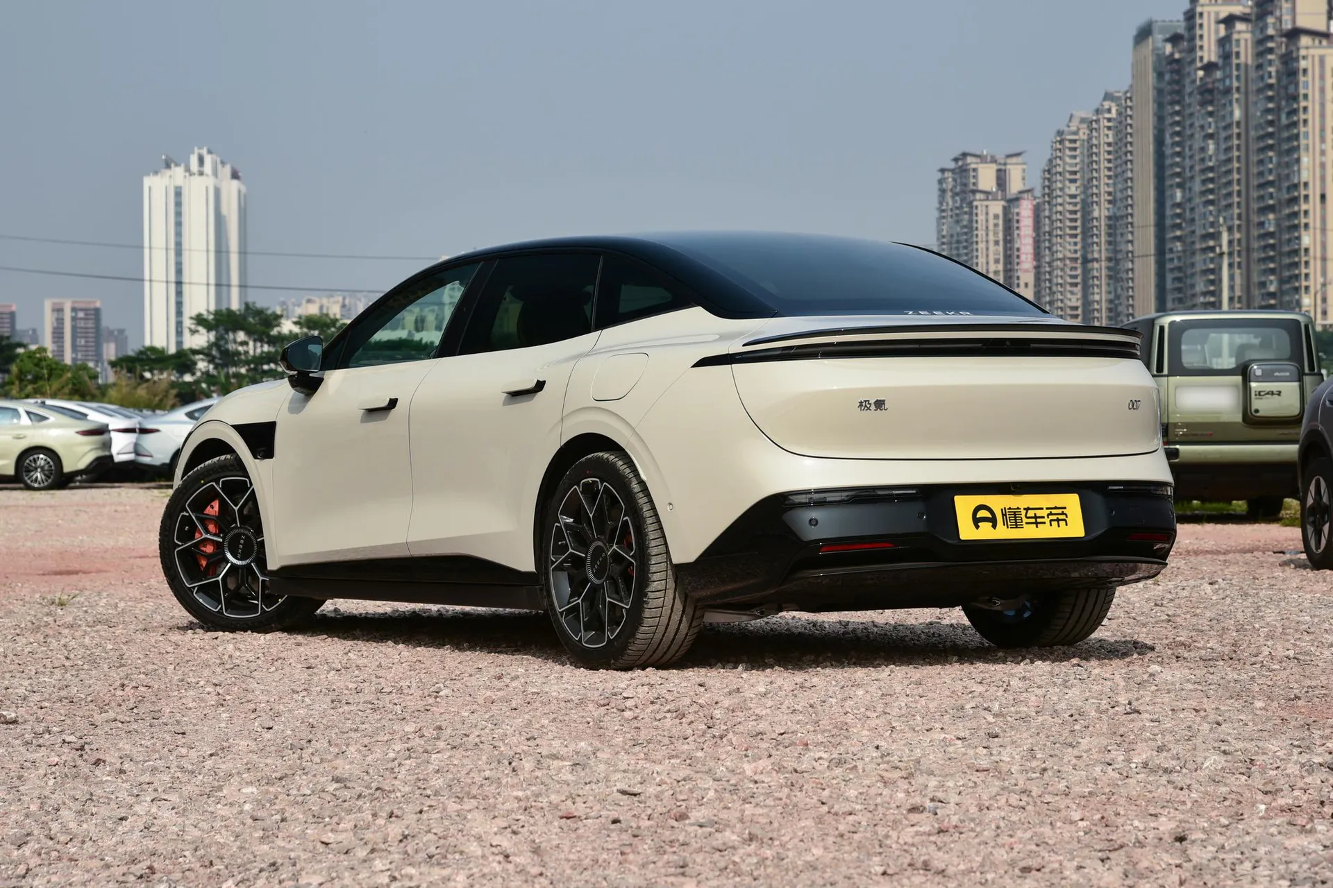  007 RWD Max 75kWh