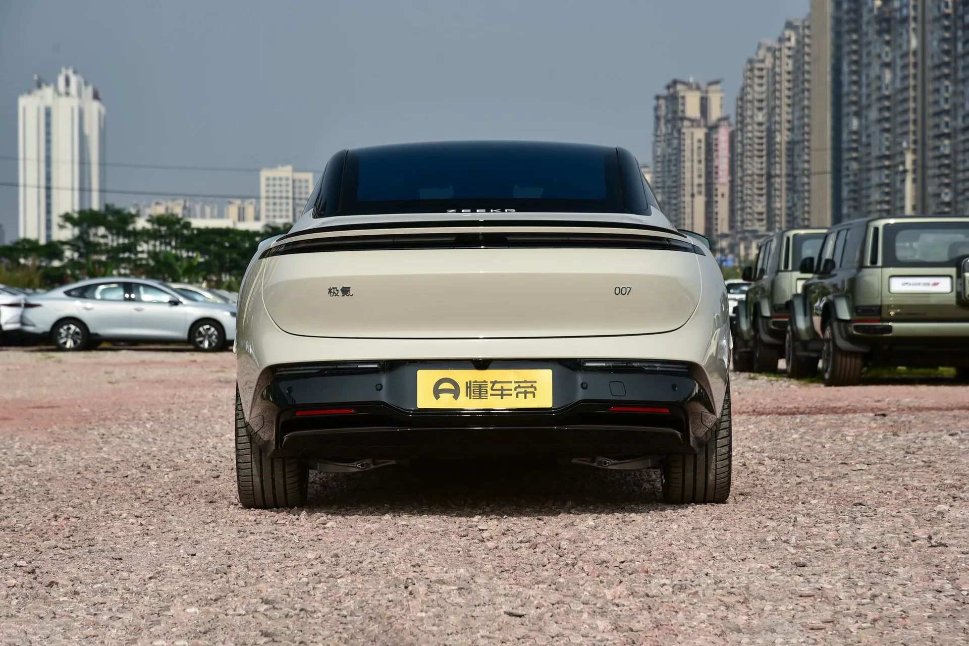  007 RWD Max 75kWh