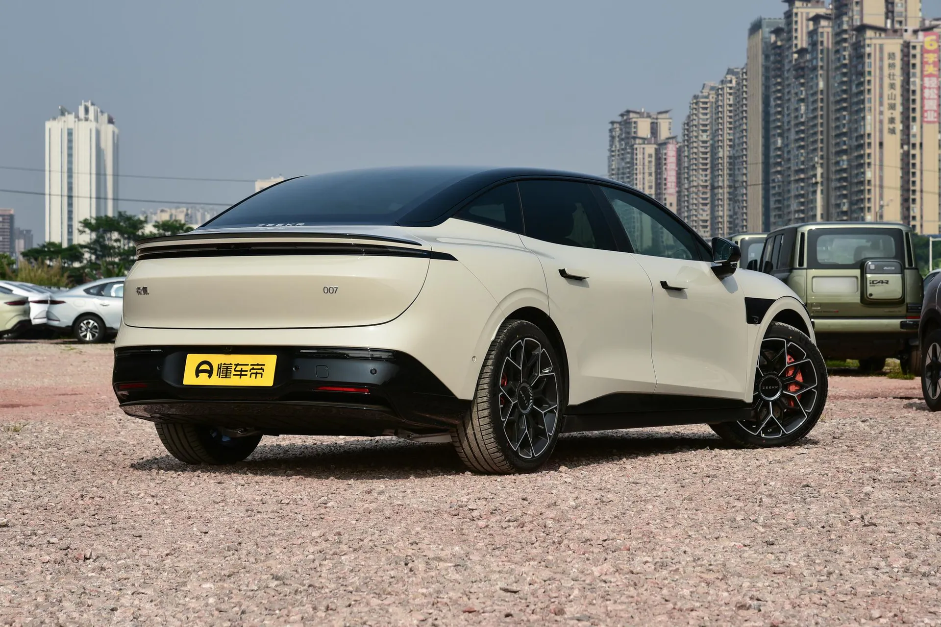  007 RWD Max 75kWh