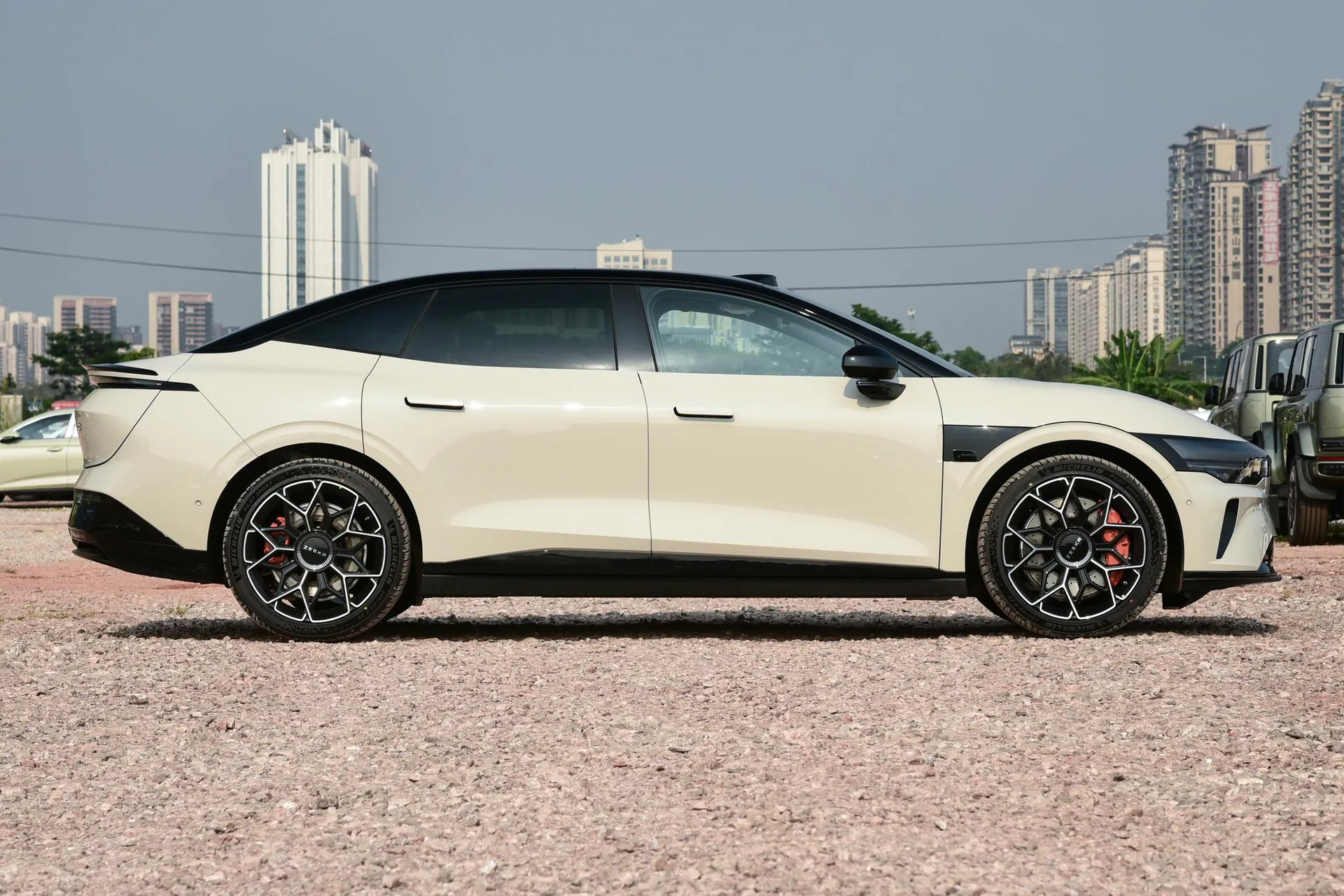  007 RWD Max 75kWh