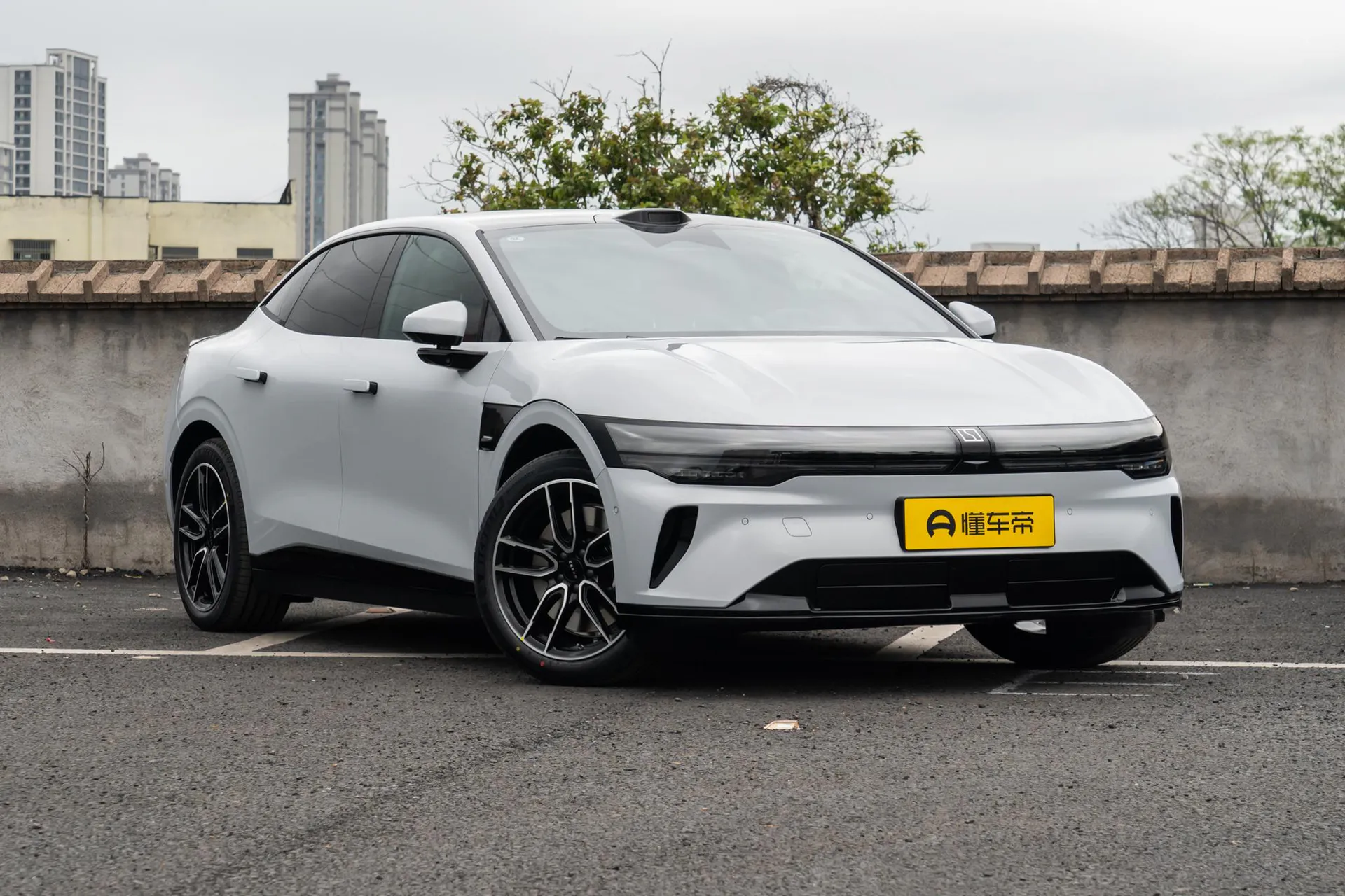  007 RWD Max 75kWh