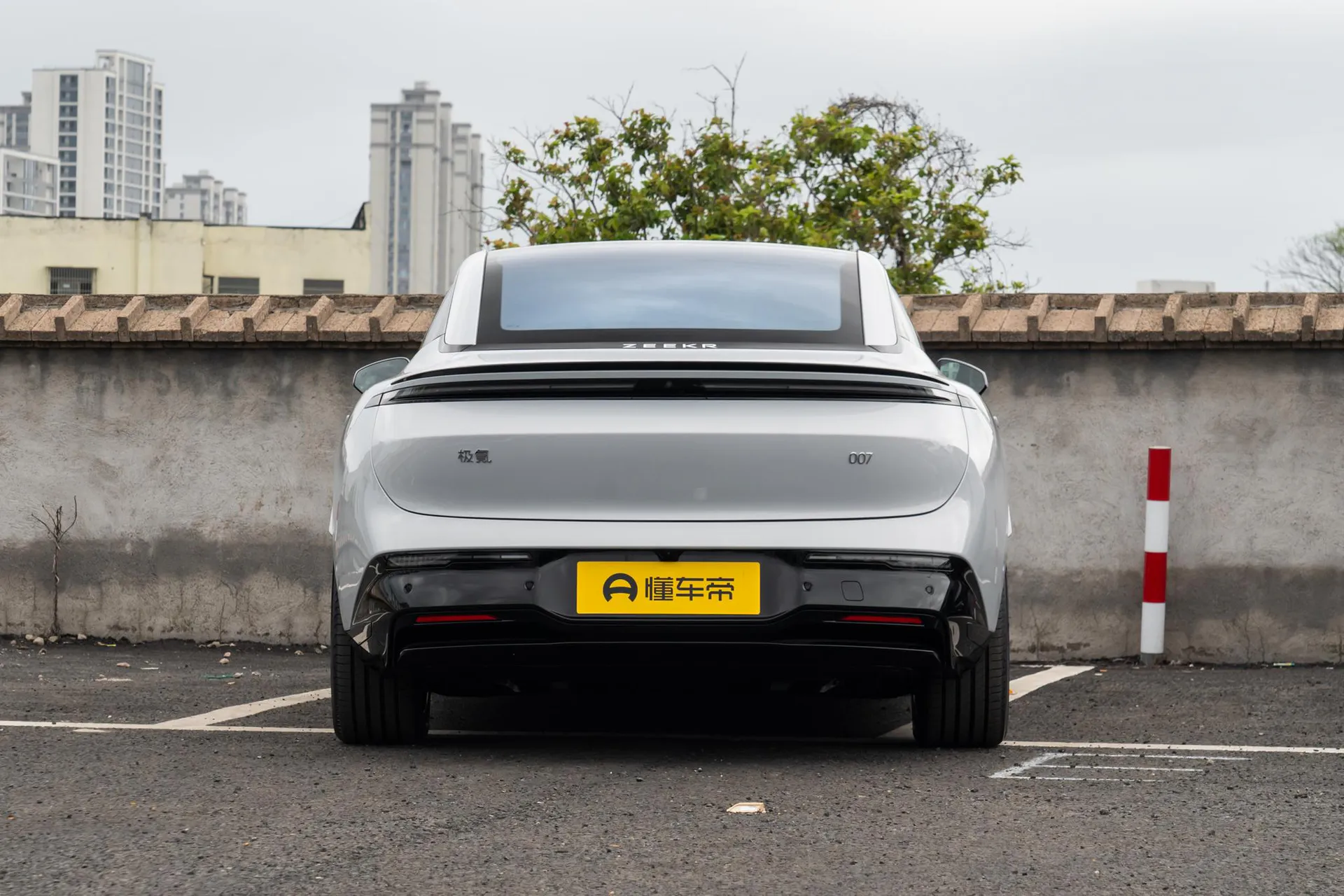  007 RWD Max 75kWh
