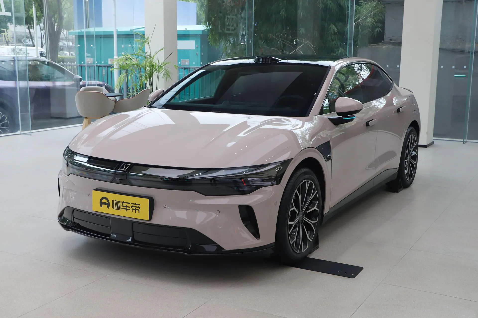  007 RWD Max 75kWh