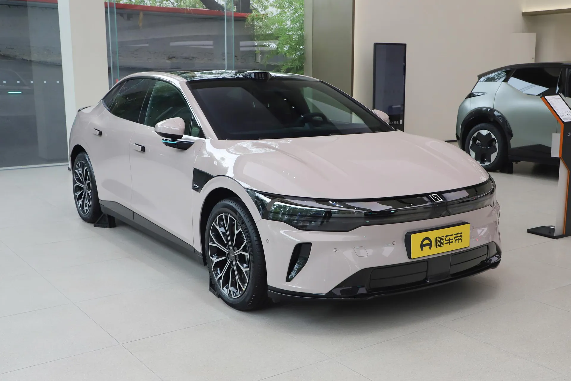  007 RWD Max 75kWh