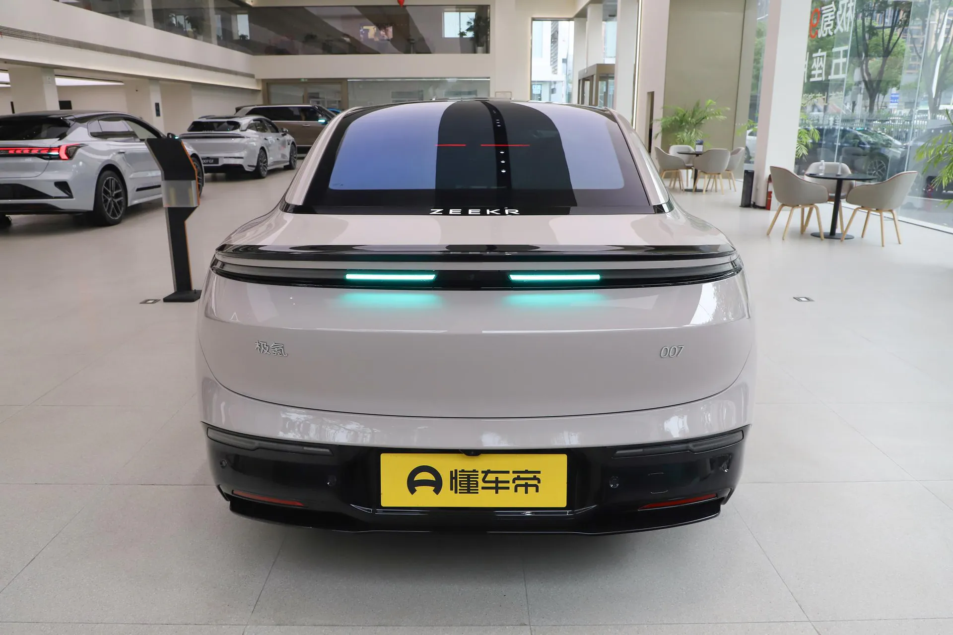  007 RWD Max 75kWh
