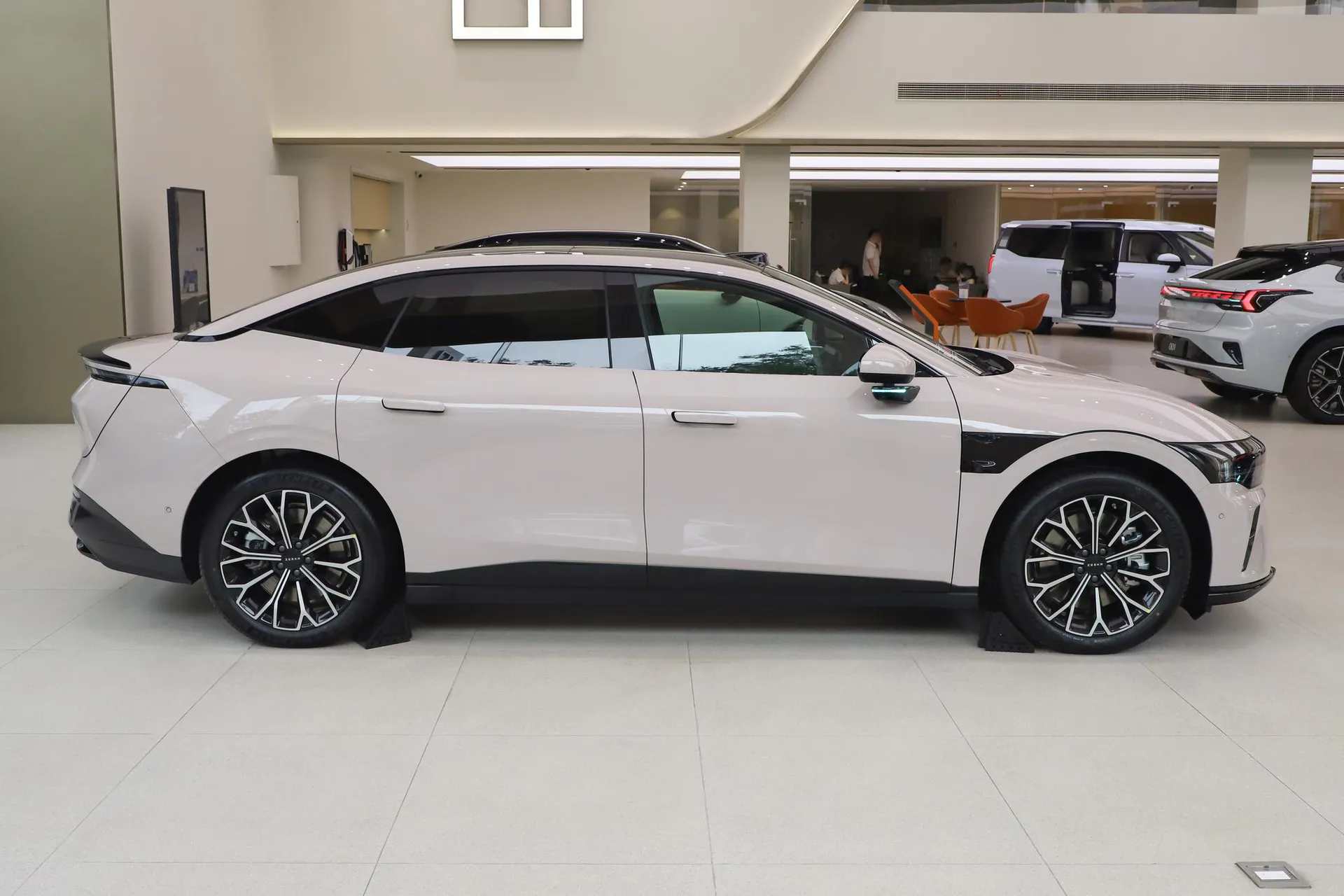  007 RWD Max 75kWh
