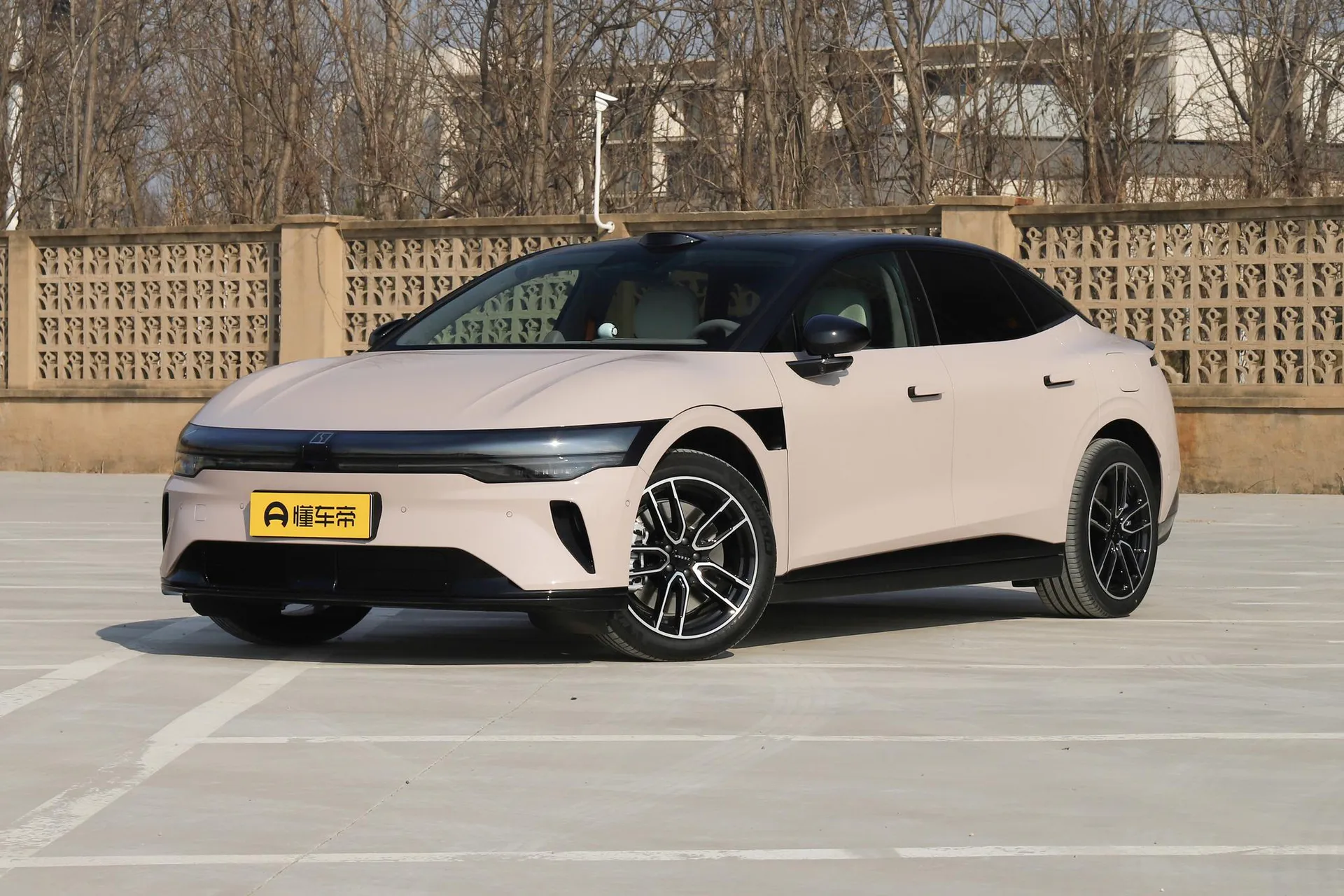  007 RWD Max 75kWh