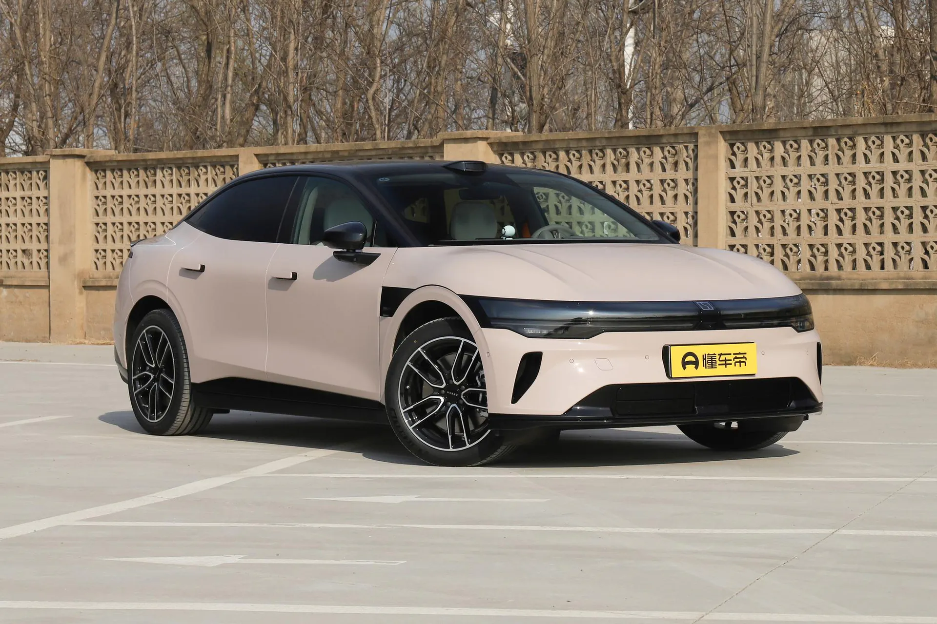  007 RWD Max 75kWh