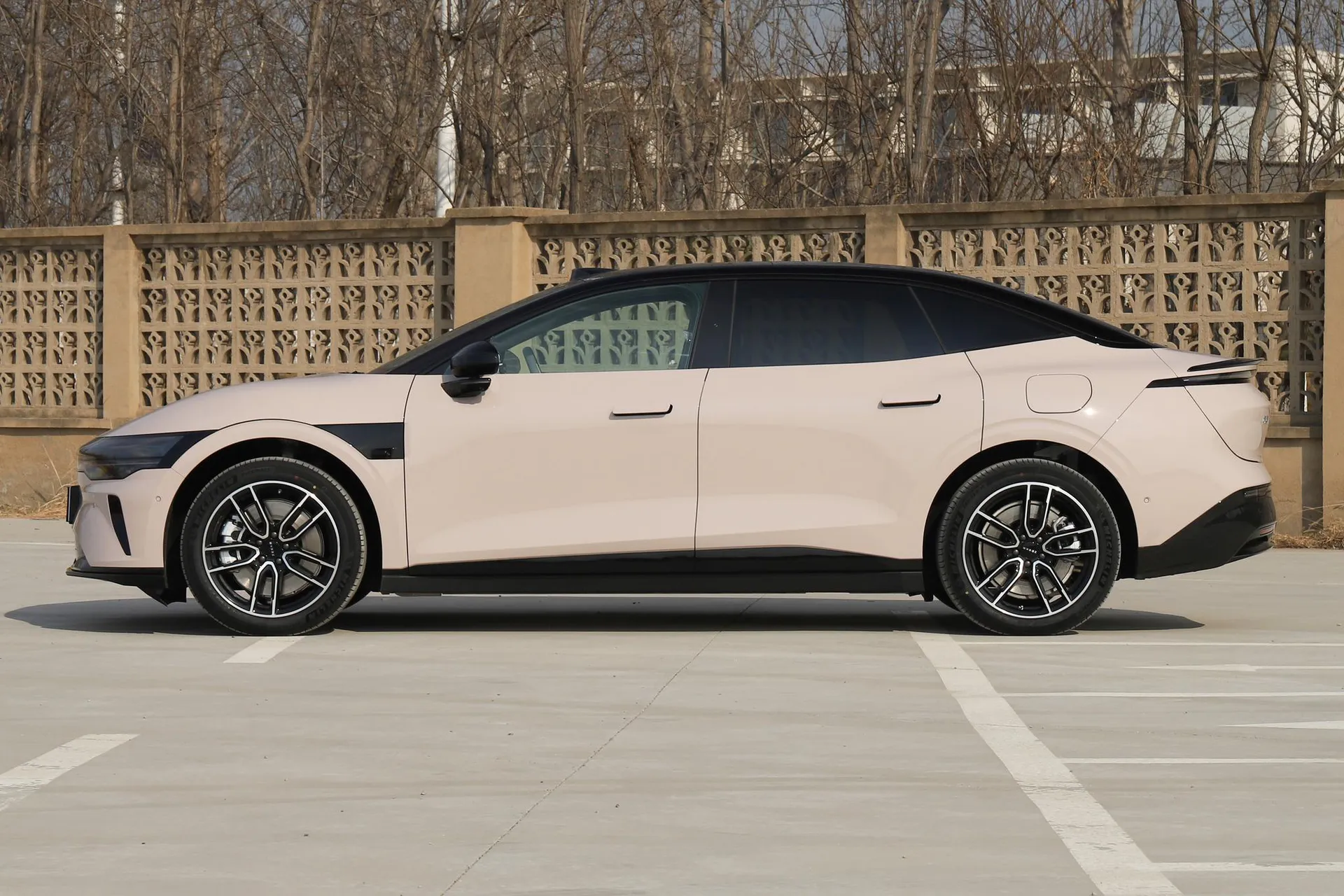  007 RWD Max 75kWh