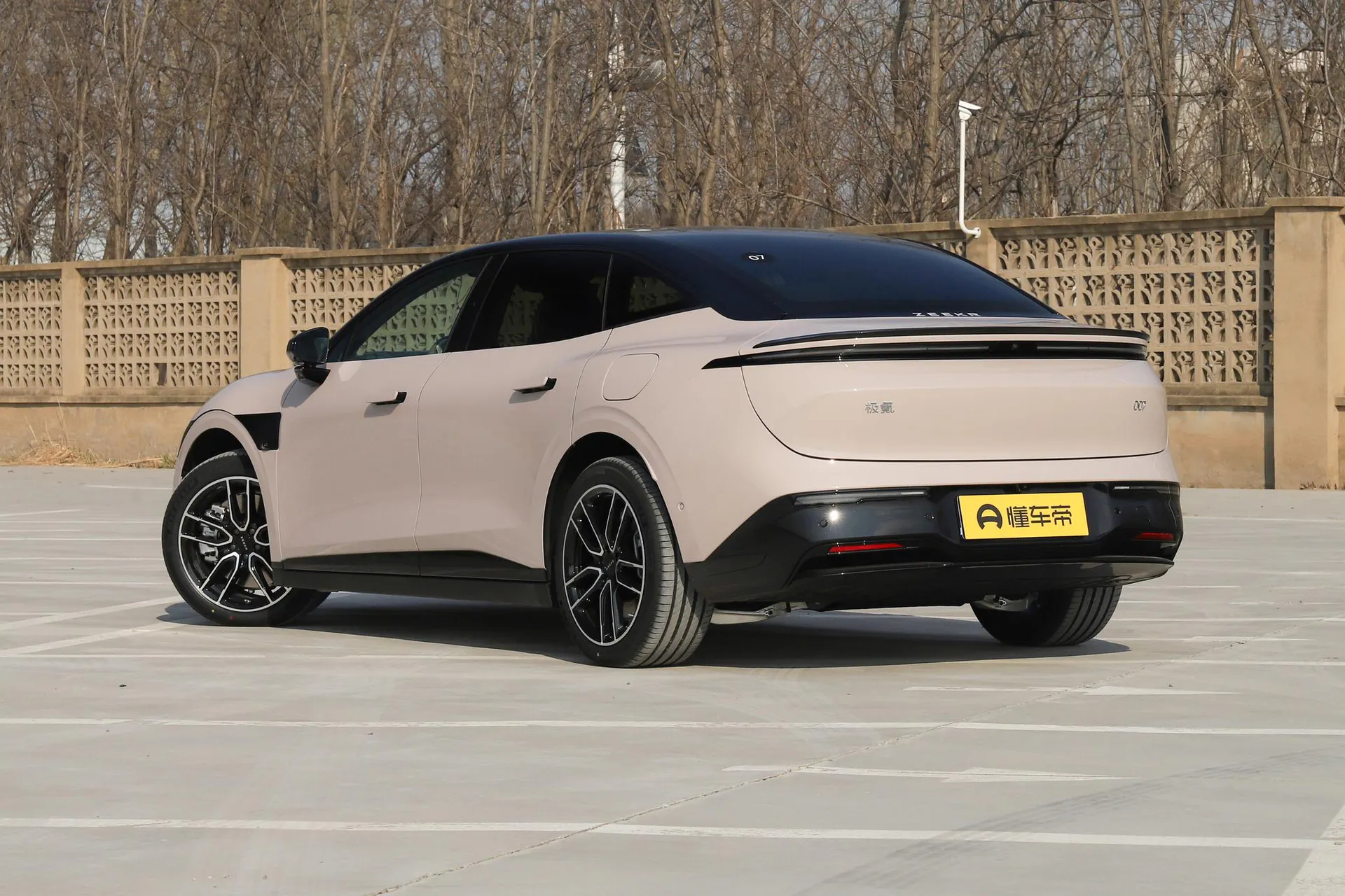  007 RWD Max 75kWh