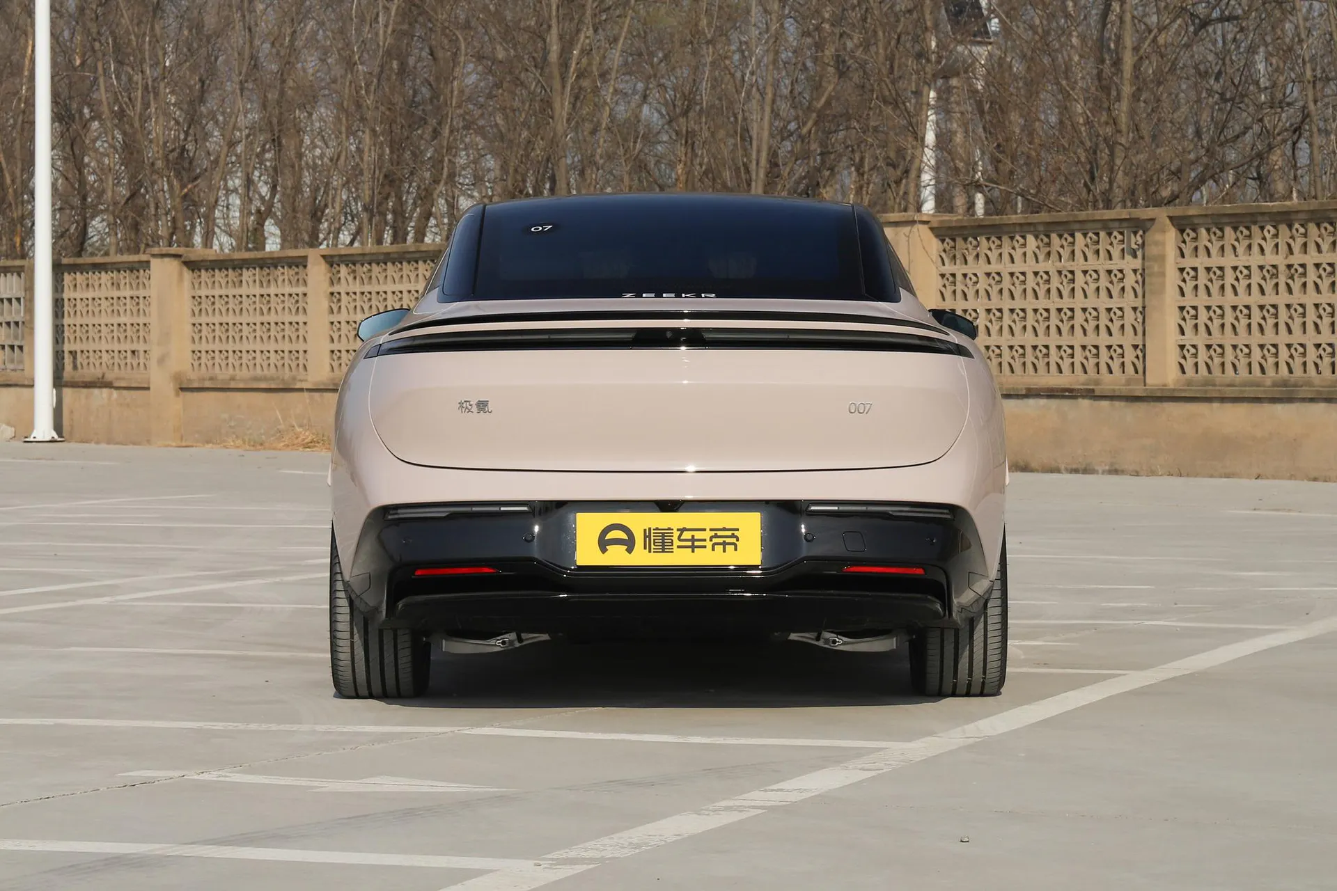  007 RWD Max 75kWh