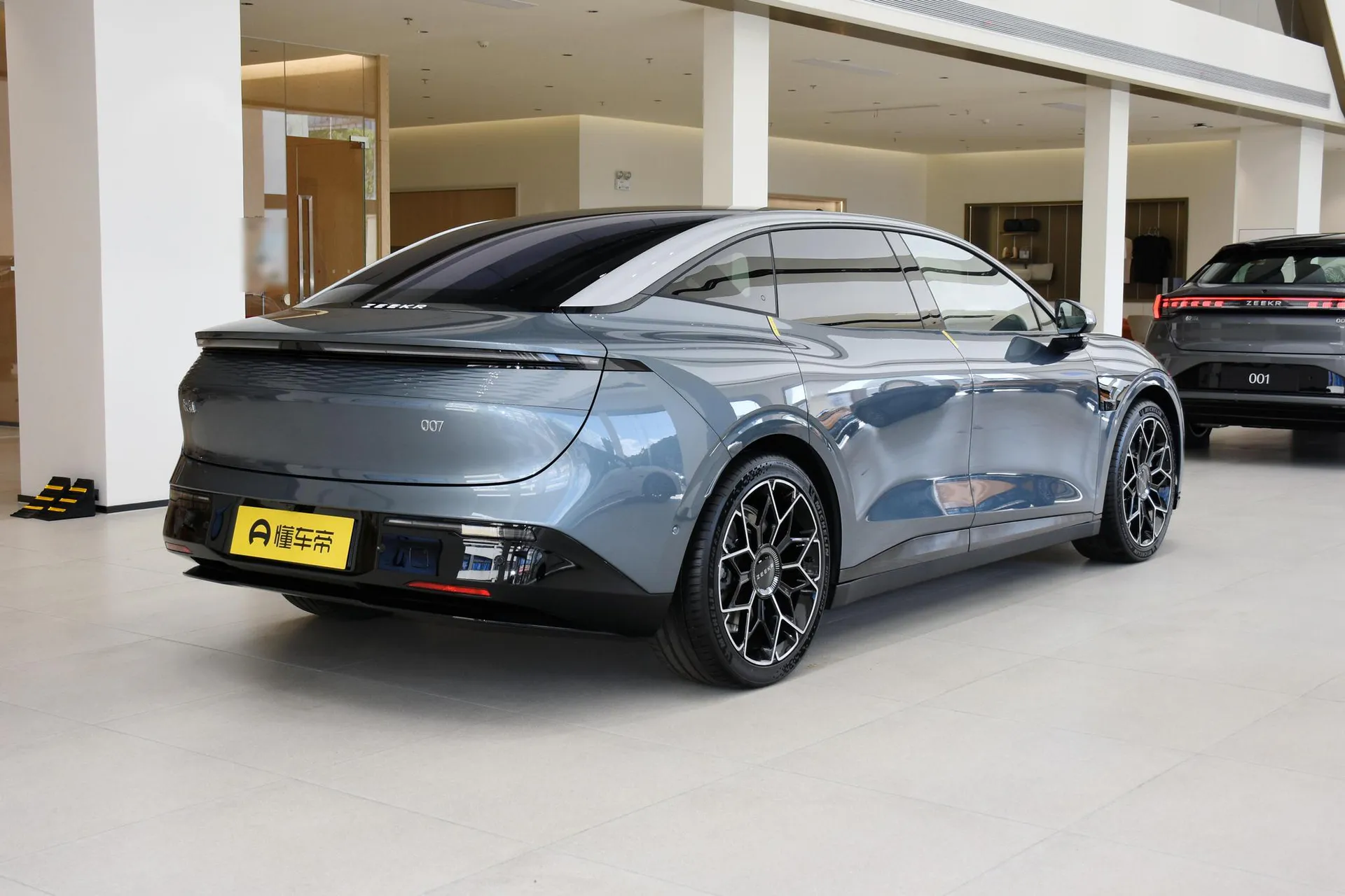  007 RWD Smart Driving 75kWh