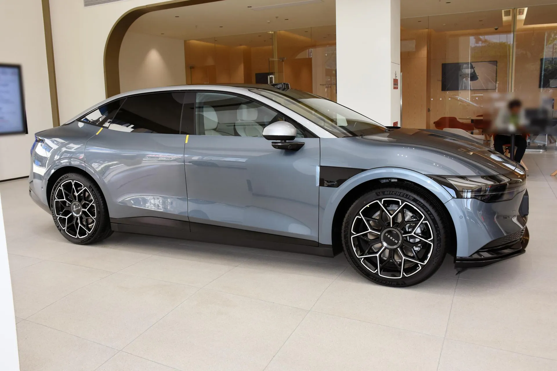  007 RWD Smart Driving 75kWh