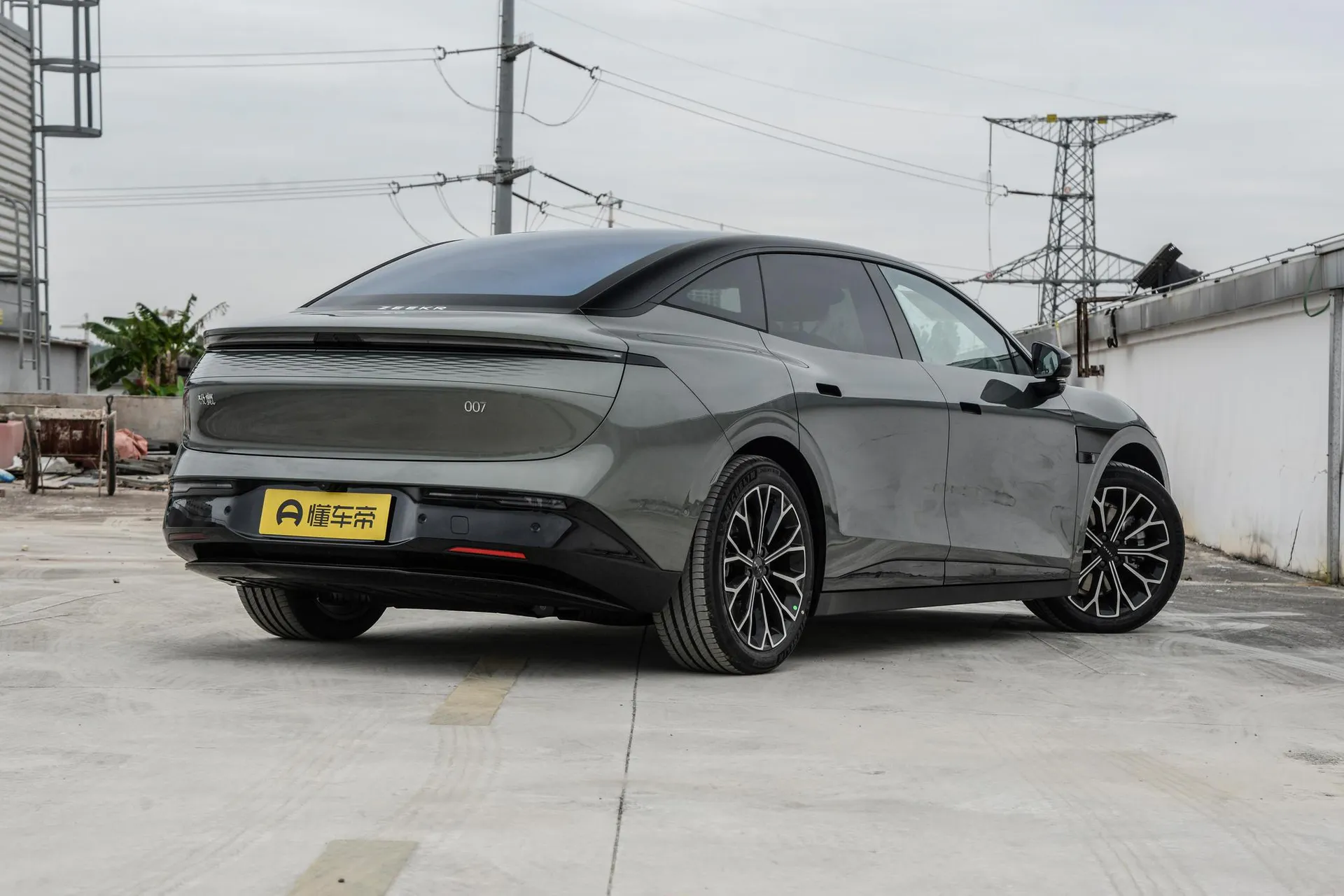  007 RWD Smart Driving 75kWh
