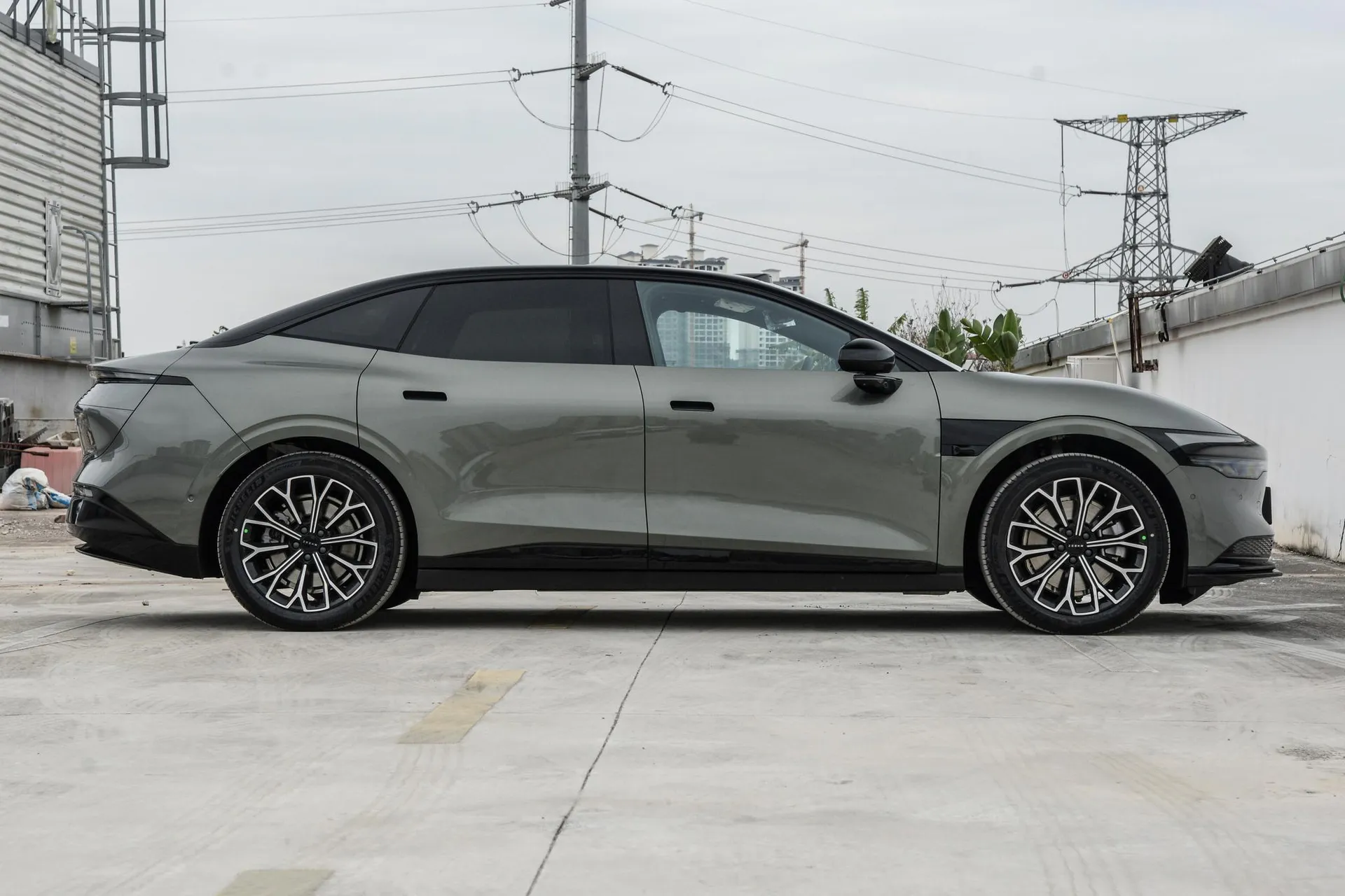  007 RWD Smart Driving 75kWh