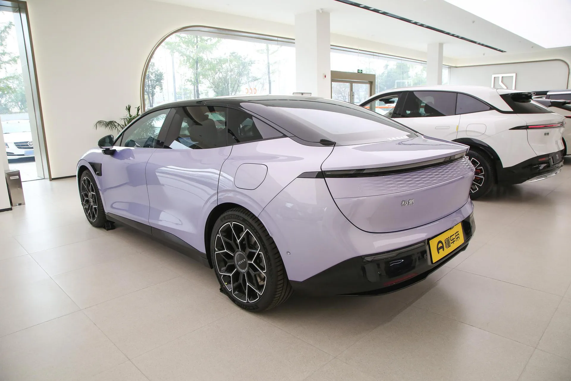  007 RWD Smart Driving 75kWh