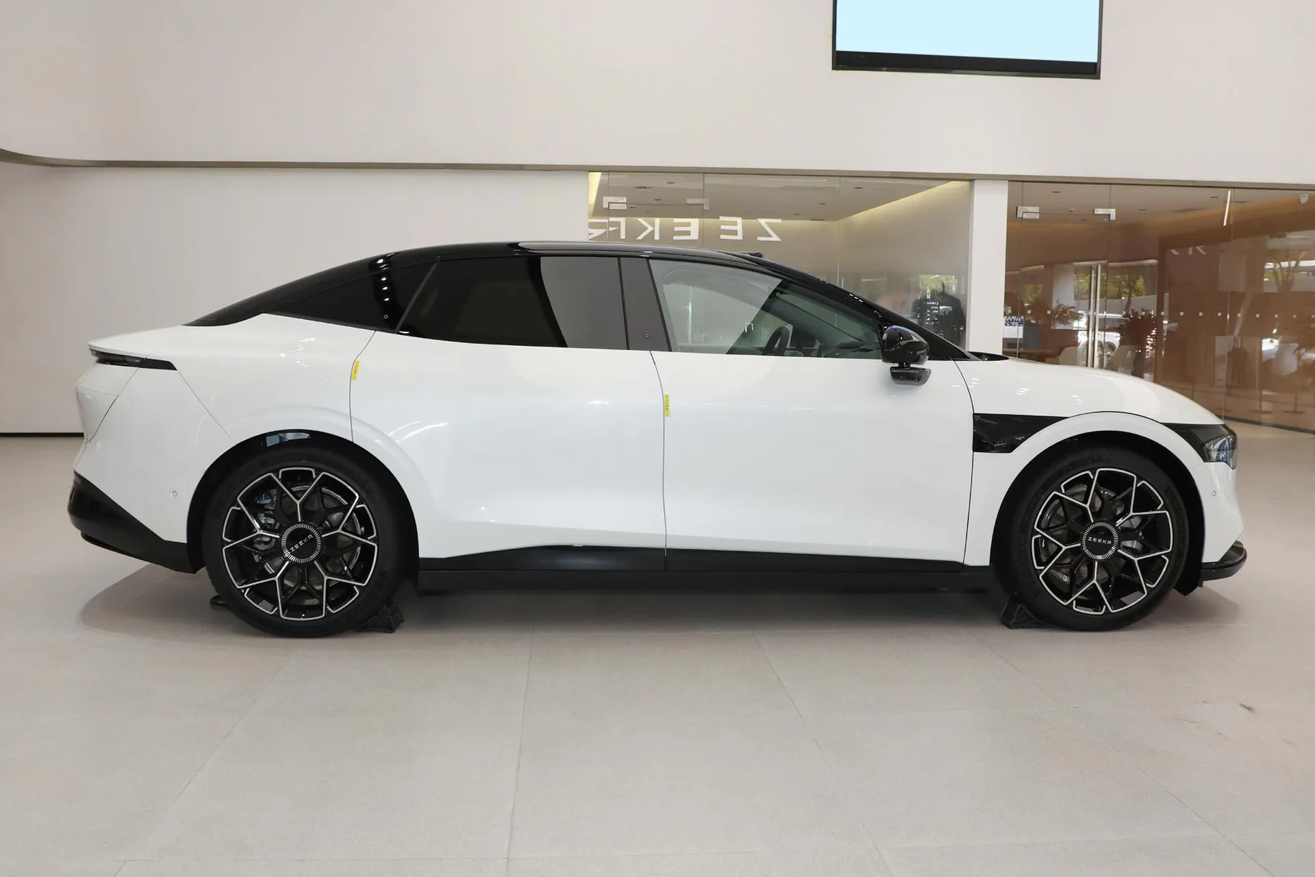  007 RWD Smart Driving 75kWh