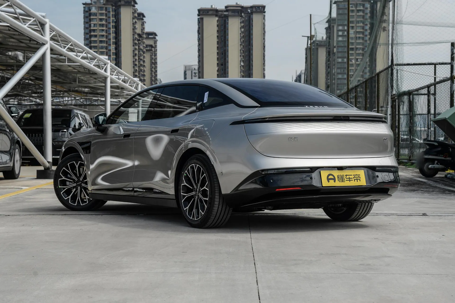 007 RWD Smart Driving 75kWh
