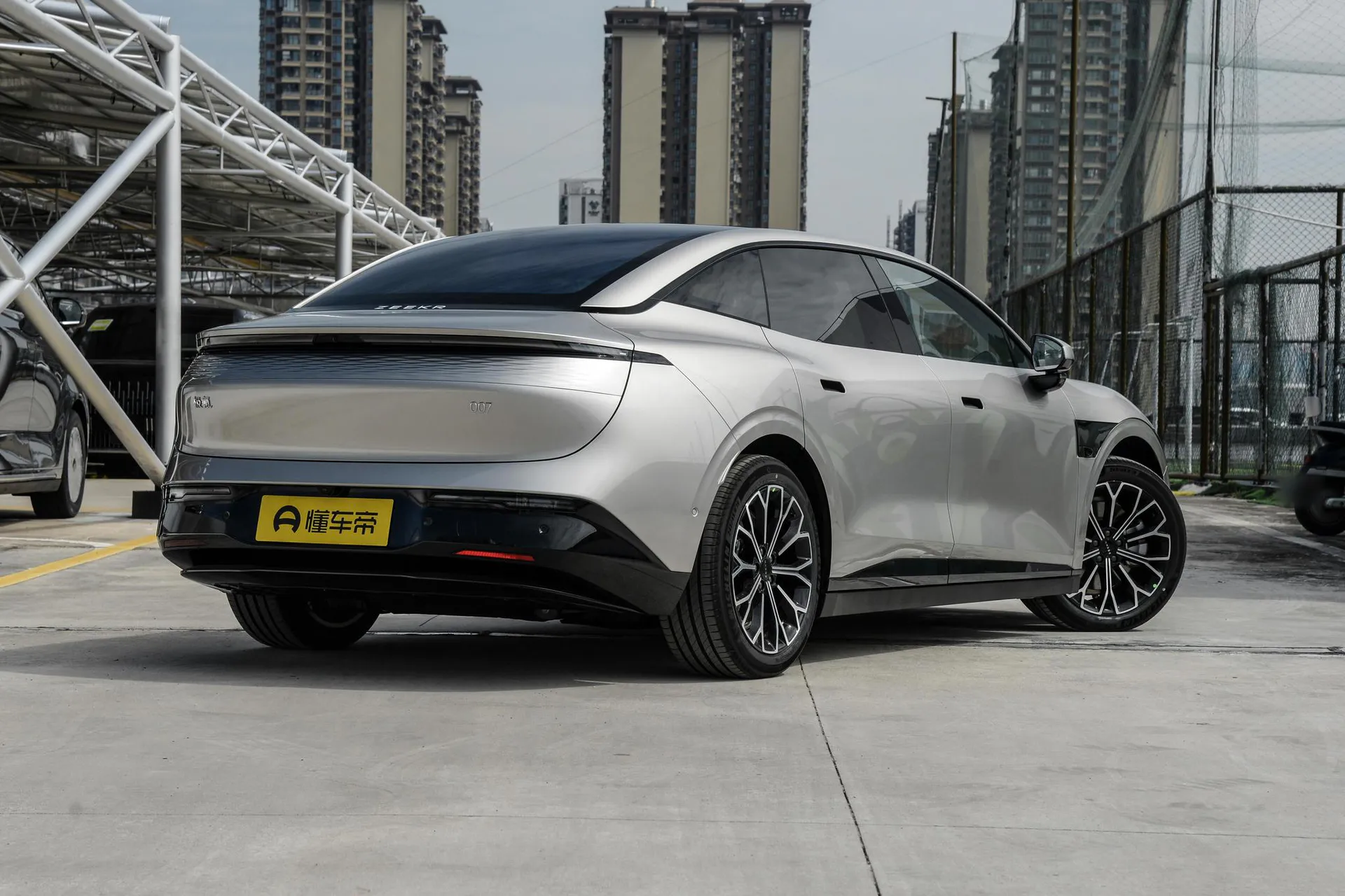  007 RWD Smart Driving 75kWh
