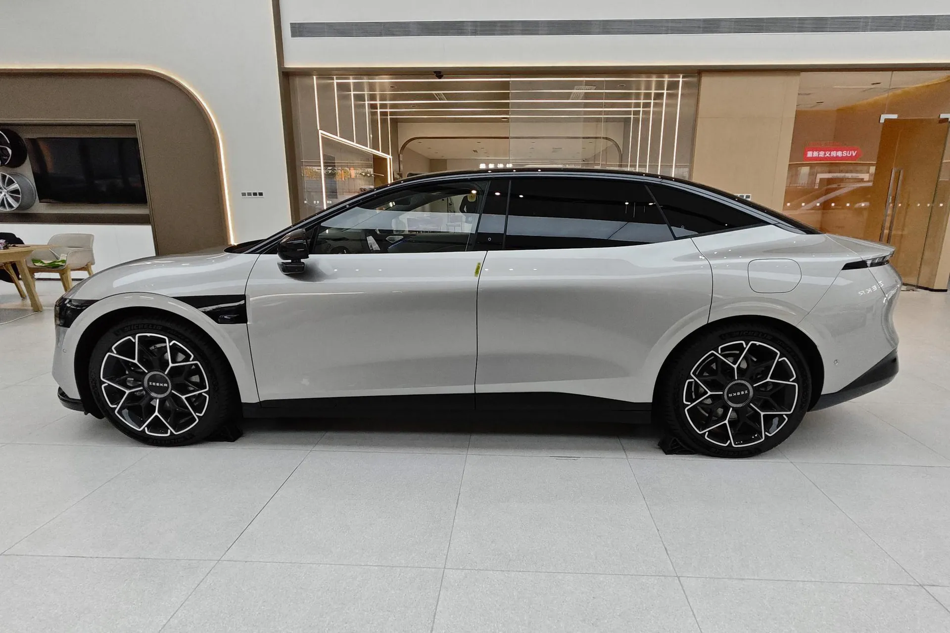  007 RWD Smart Driving 75kWh