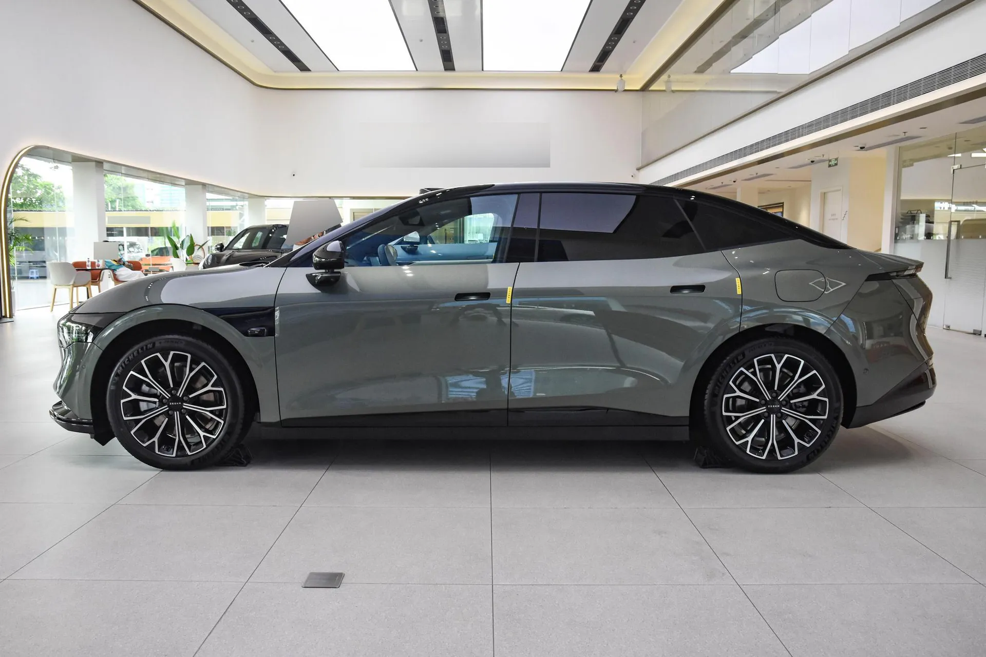  007 Long Range RWD Smart Driving 100kWh