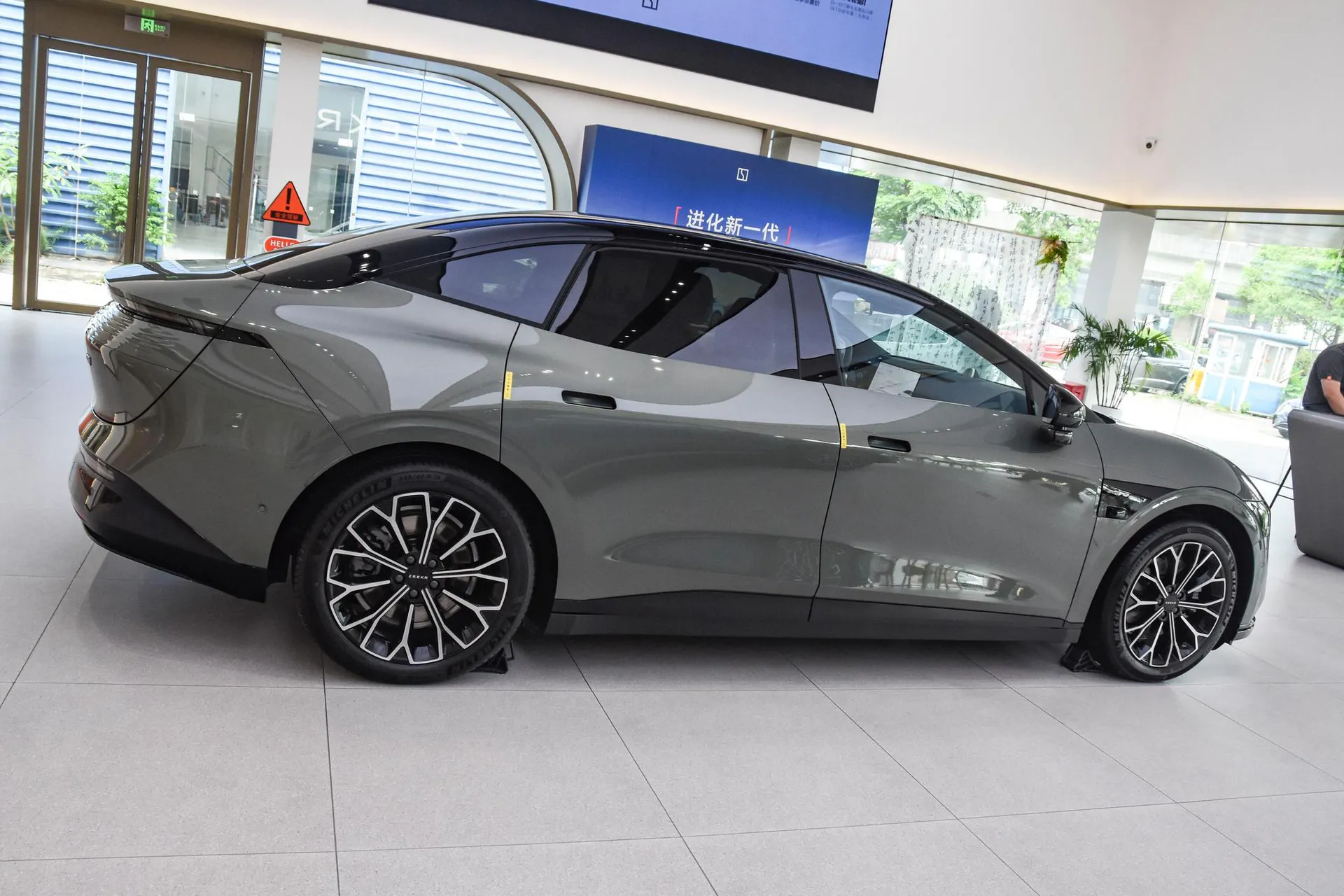  007 Long Range RWD Smart Driving 100kWh