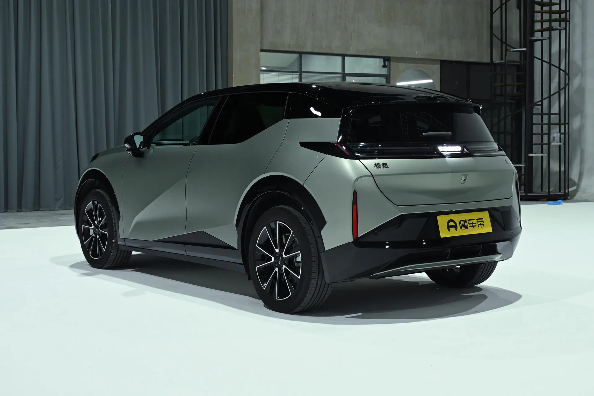  X Max 4-Seater
