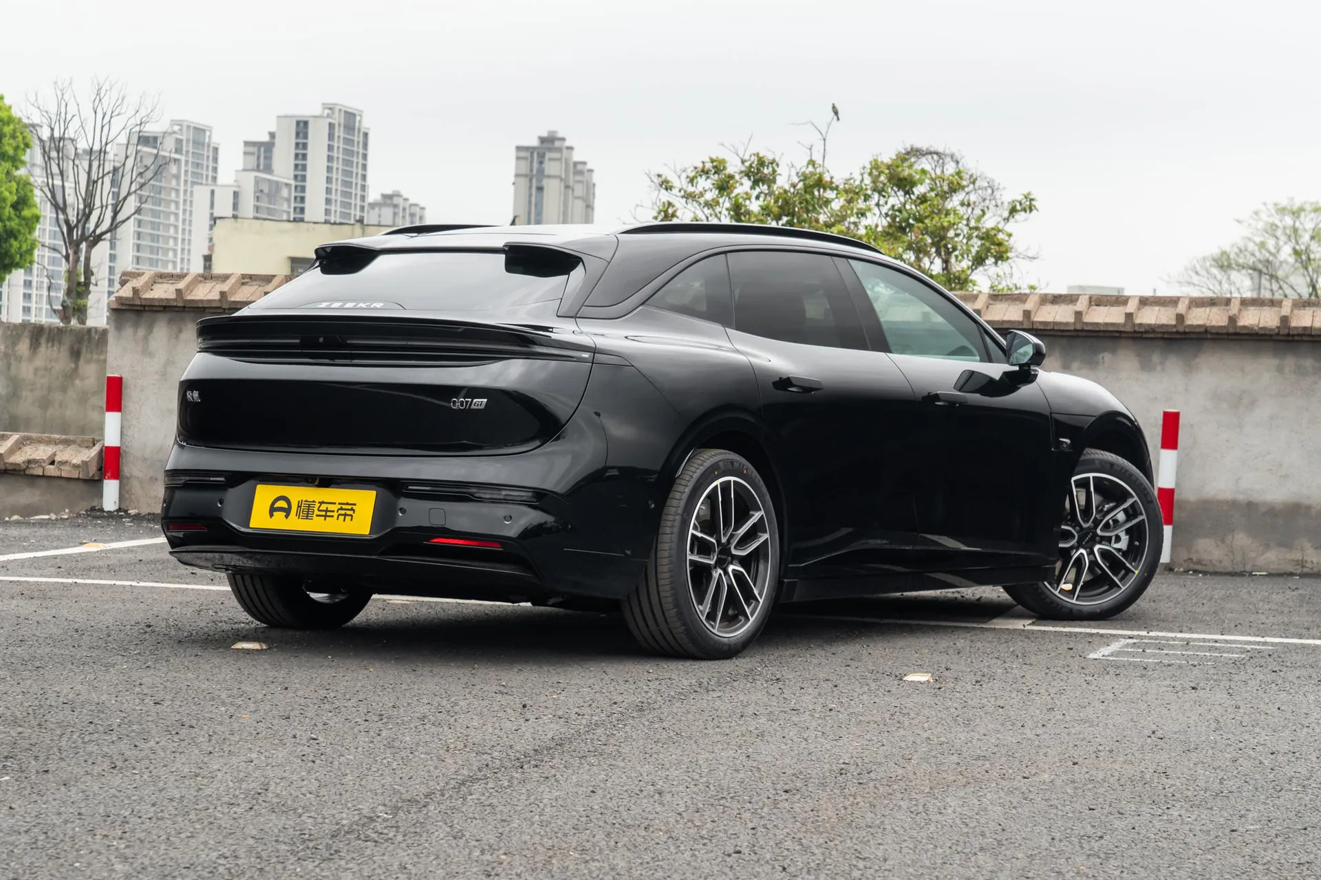  007 GT RWD Max 75kWh