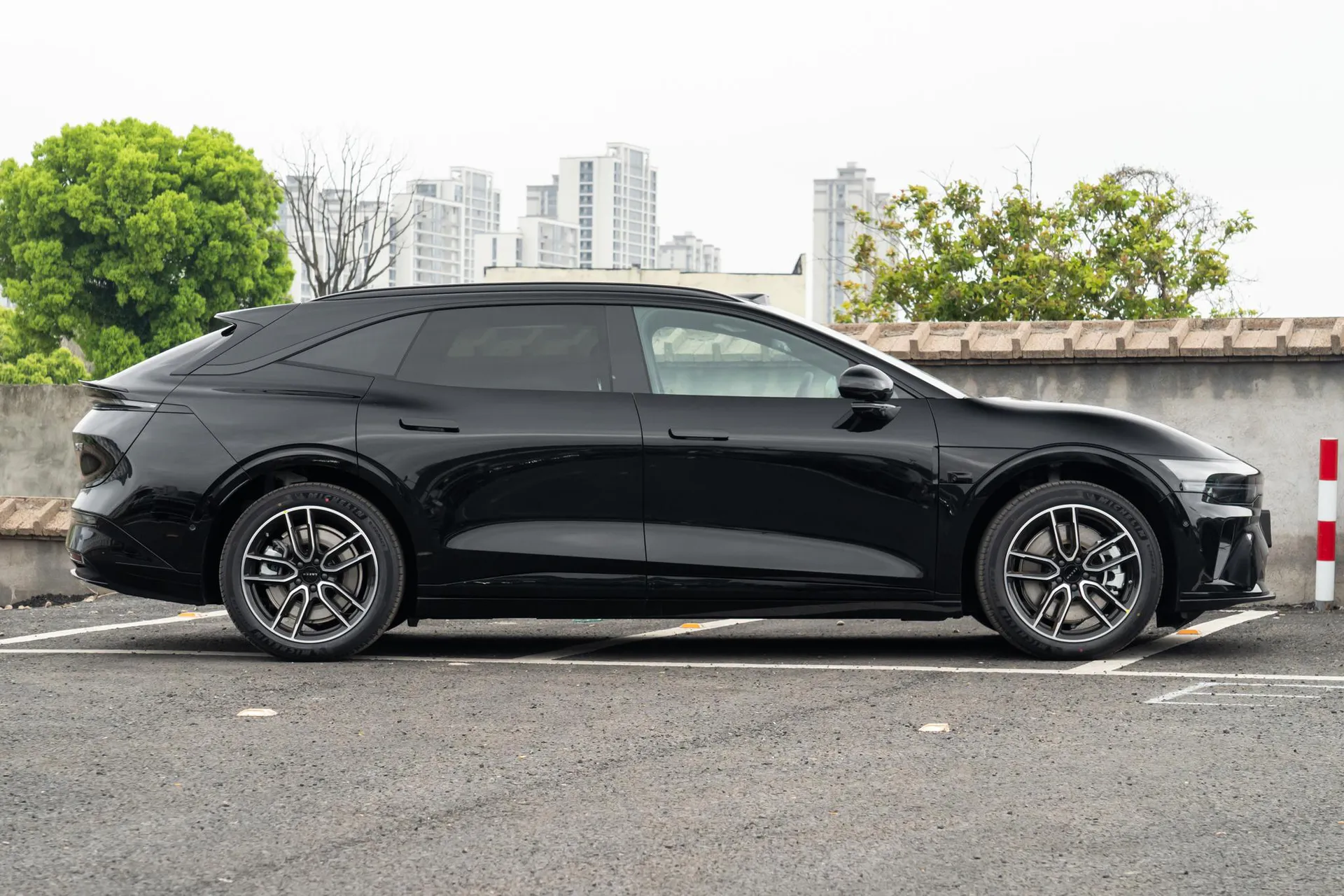  007 GT RWD Max 75kWh