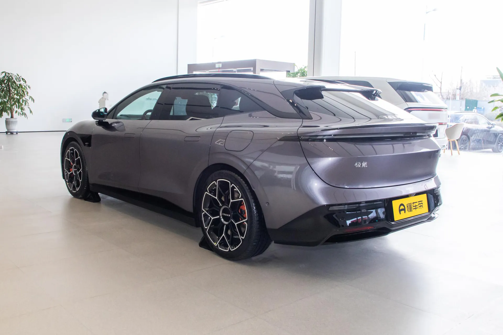  007 GT RWD Max 75kWh