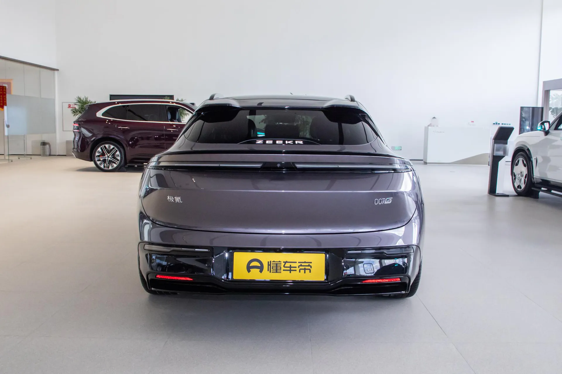  007 GT RWD Max 75kWh