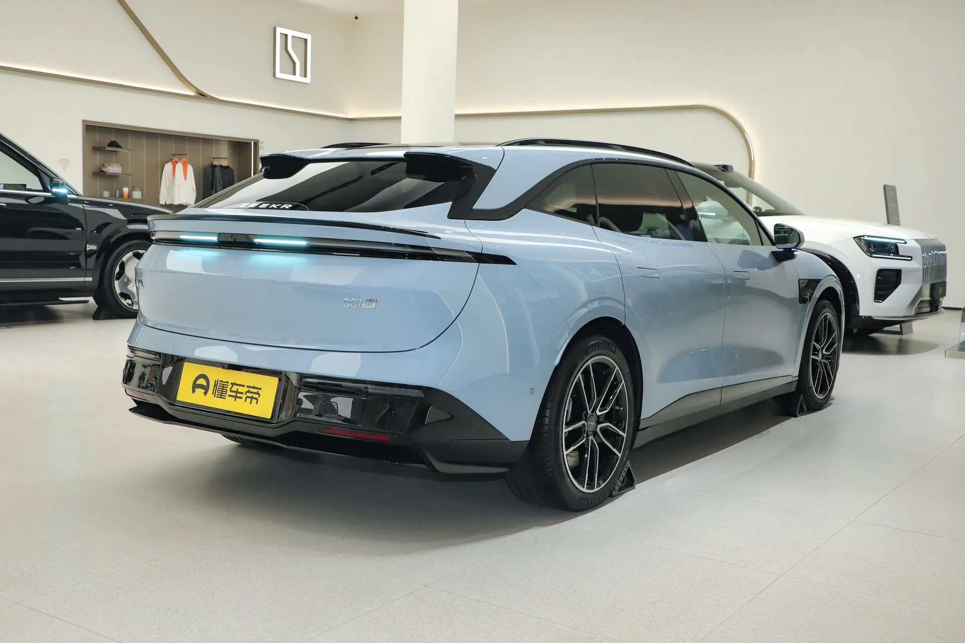  007 GT RWD Max 75kWh