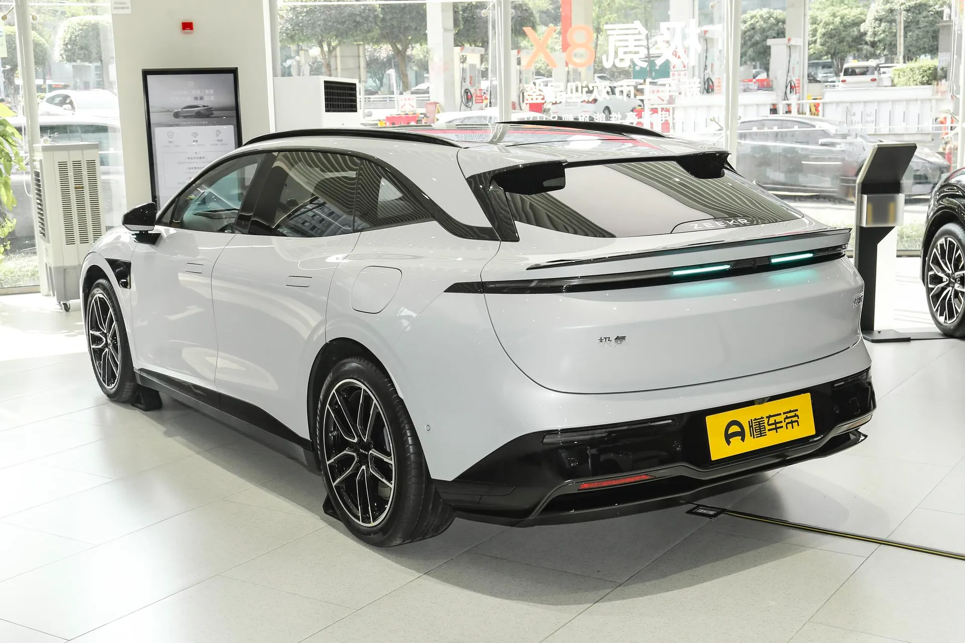  007 GT RWD Max 75kWh