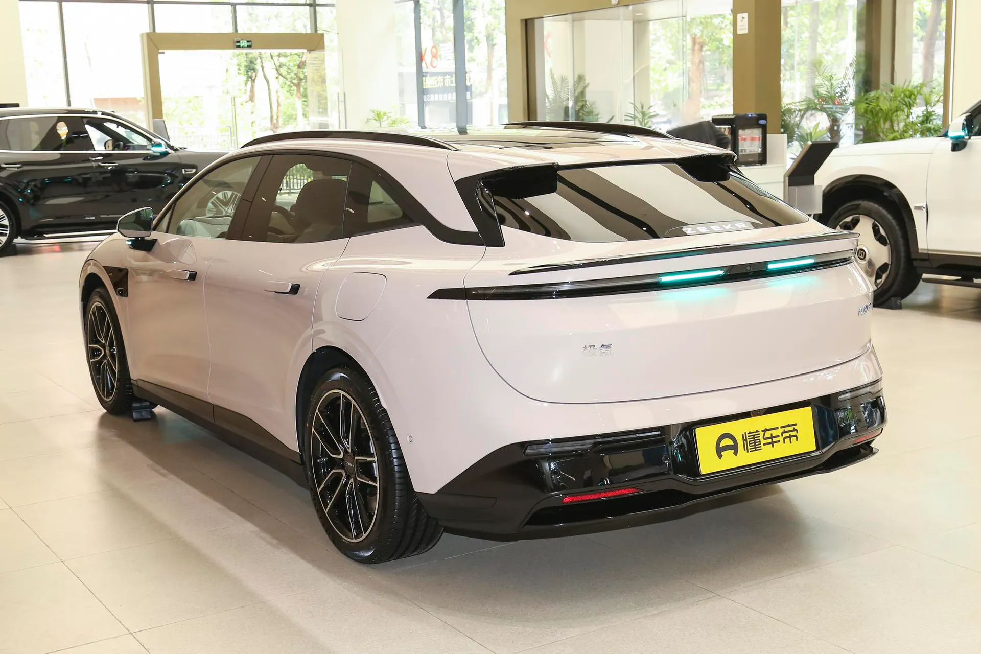  007 GT RWD Max 75kWh